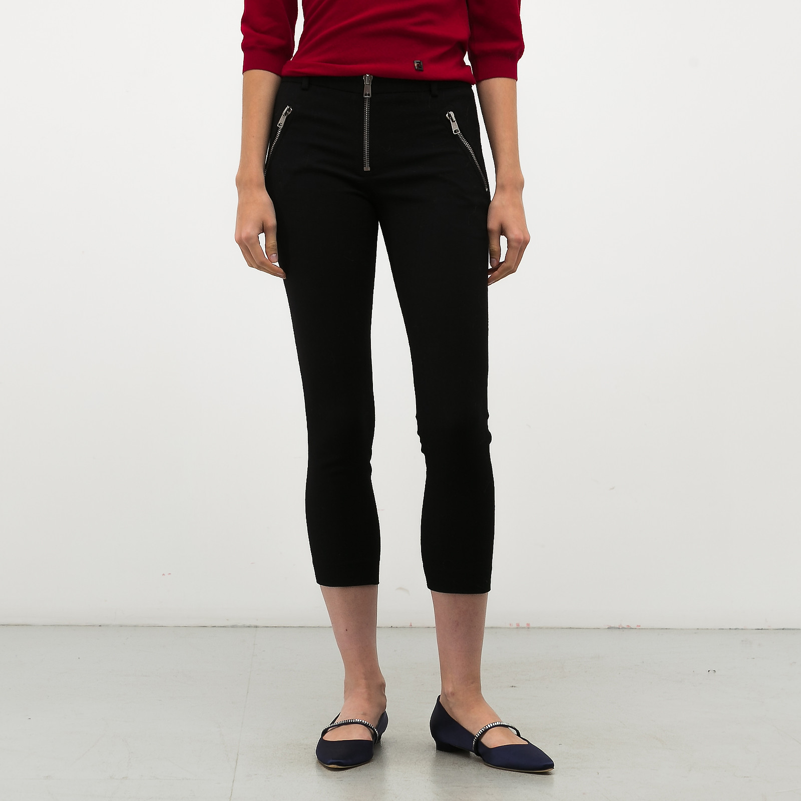 Брюки  черного цвета Alexander McQueen - фото из каталога магазина брендовой одежды Second Friend Store Брюки Alexander McQueen - купить оригинал в секонд-хенде SFS - 1