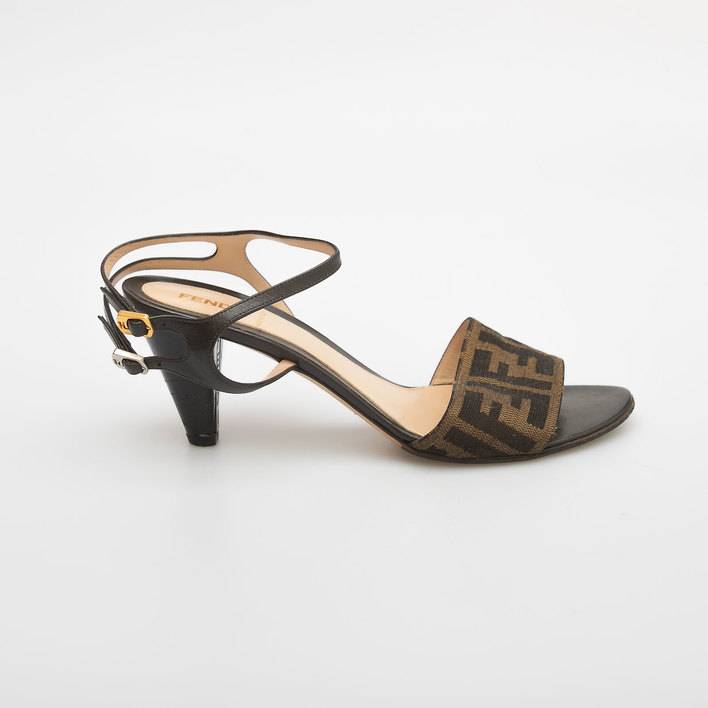 Босоножки Fendi