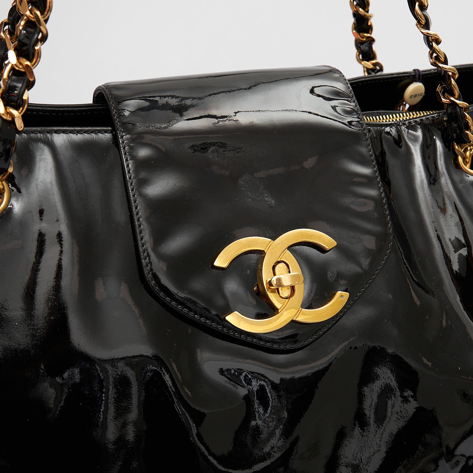 Сумка  черного цвета Chanel - фото из каталога магазина брендовой одежды Second Friend Store Сумка Chanel - купить оригинал в секонд-хенде SFS - 5