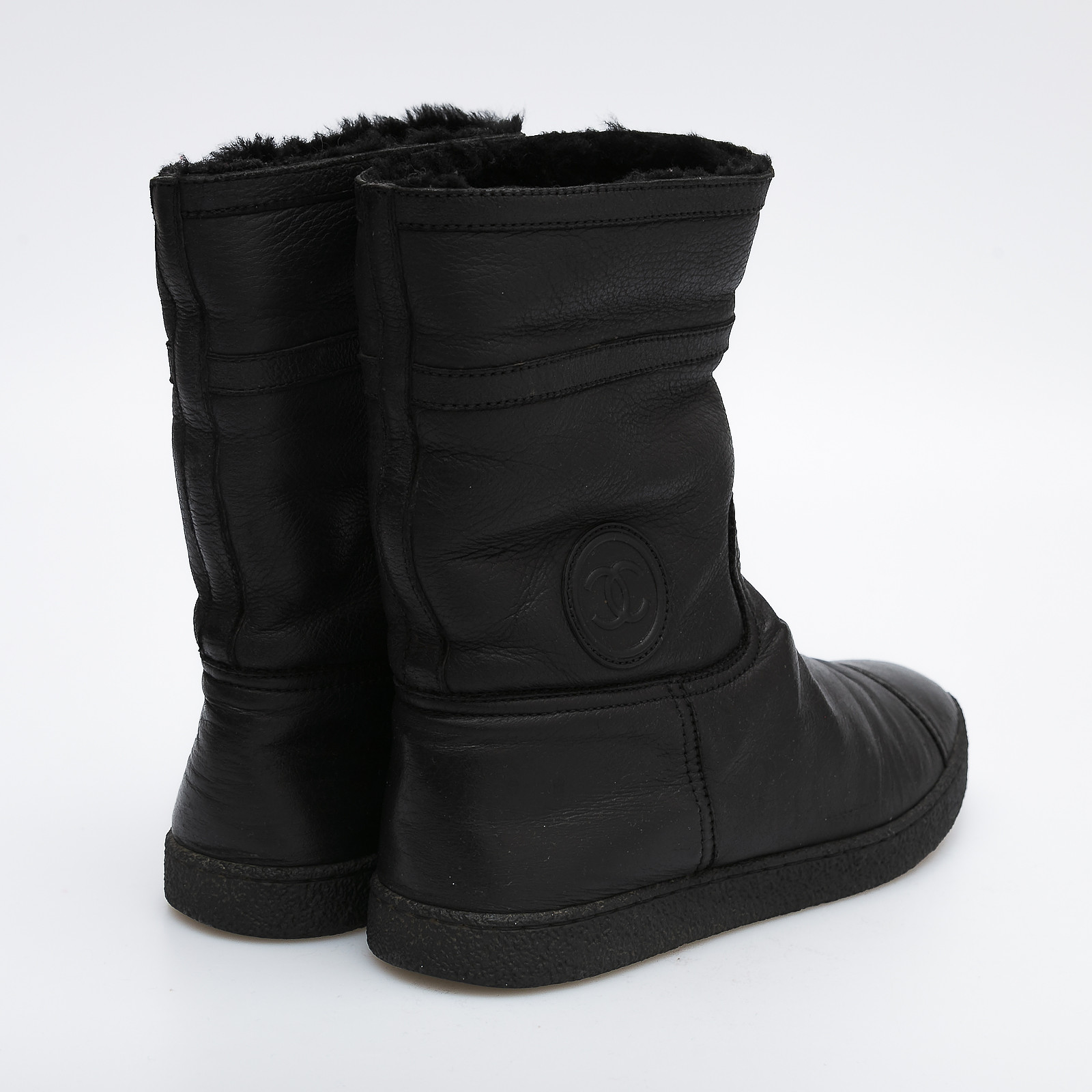 Сапоги черного цвета Chanel - фото из каталога магазина брендовой одежды Second Friend Store Сапоги Chanel - купить оригинал в секонд-хенде SFS - 3