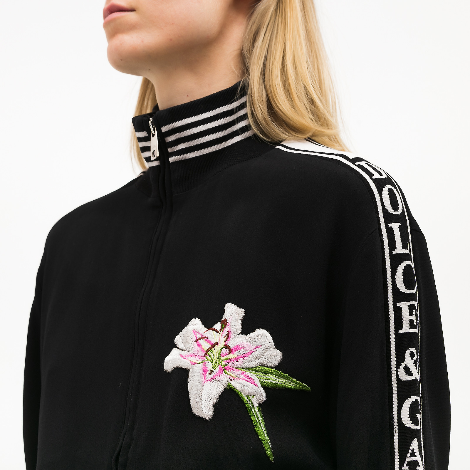 Костюм черного цвета Dolce&Gabbana - фото из каталога магазина брендовой одежды Second Friend Store Костюм Dolce&Gabbana - купить оригинал в секонд-хенде SFS - 5