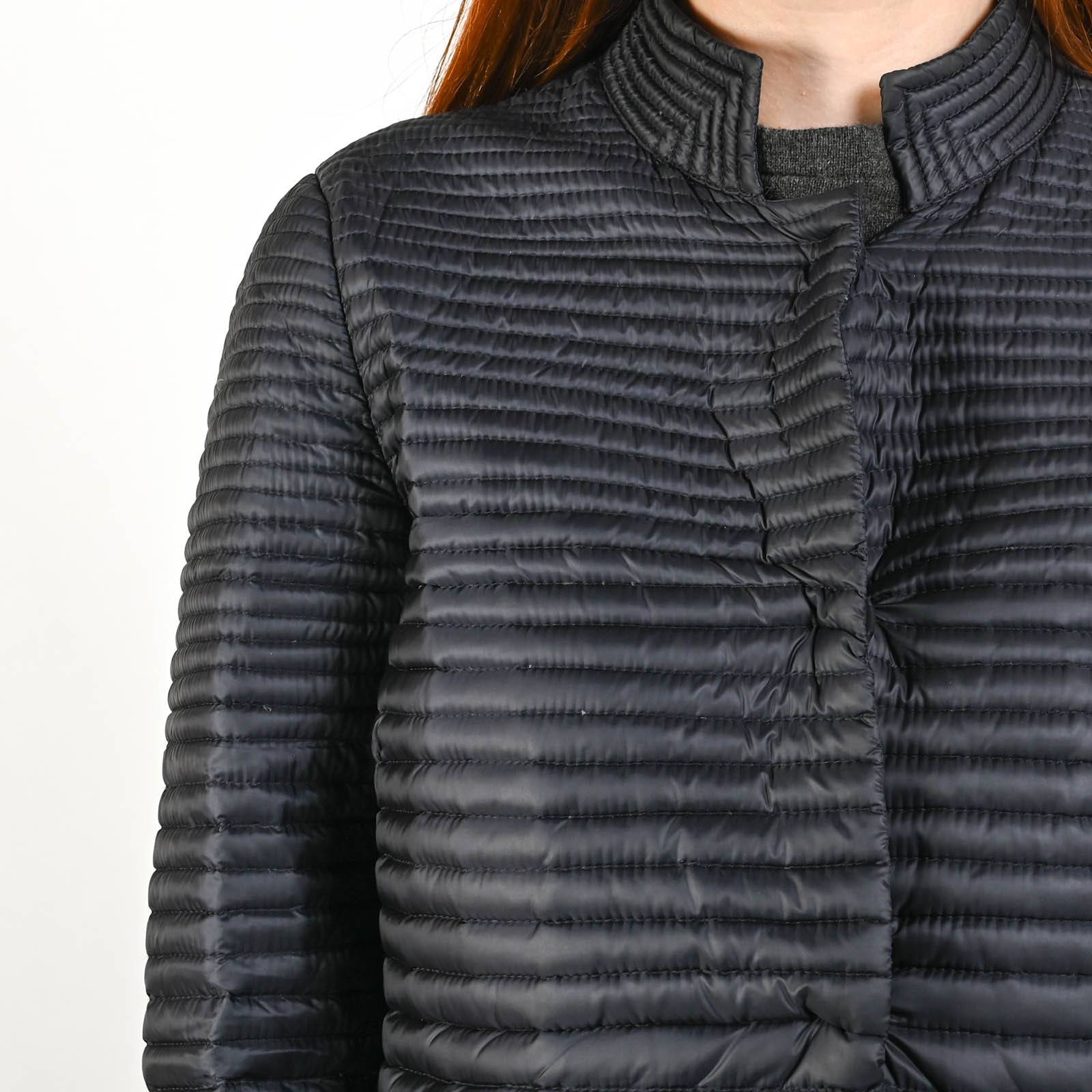 Легкая куртка Moncler - купить оригинал в секонд-хенде SFS