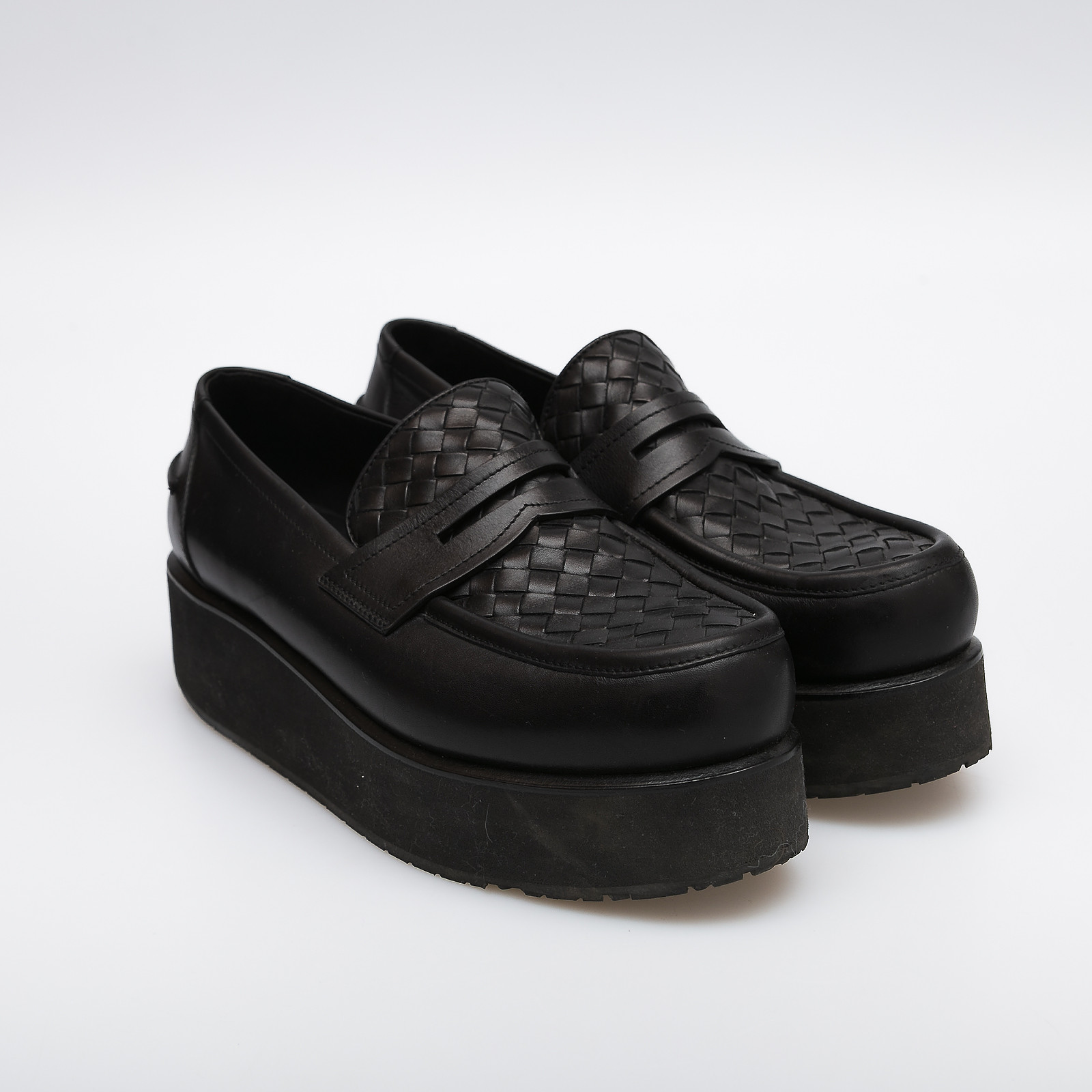 Лоферы черного цвета Bottega Veneta - фото из каталога магазина брендовой одежды Second Friend Store Лоферы Bottega Veneta - купить оригинал в секонд-хенде SFS - 2