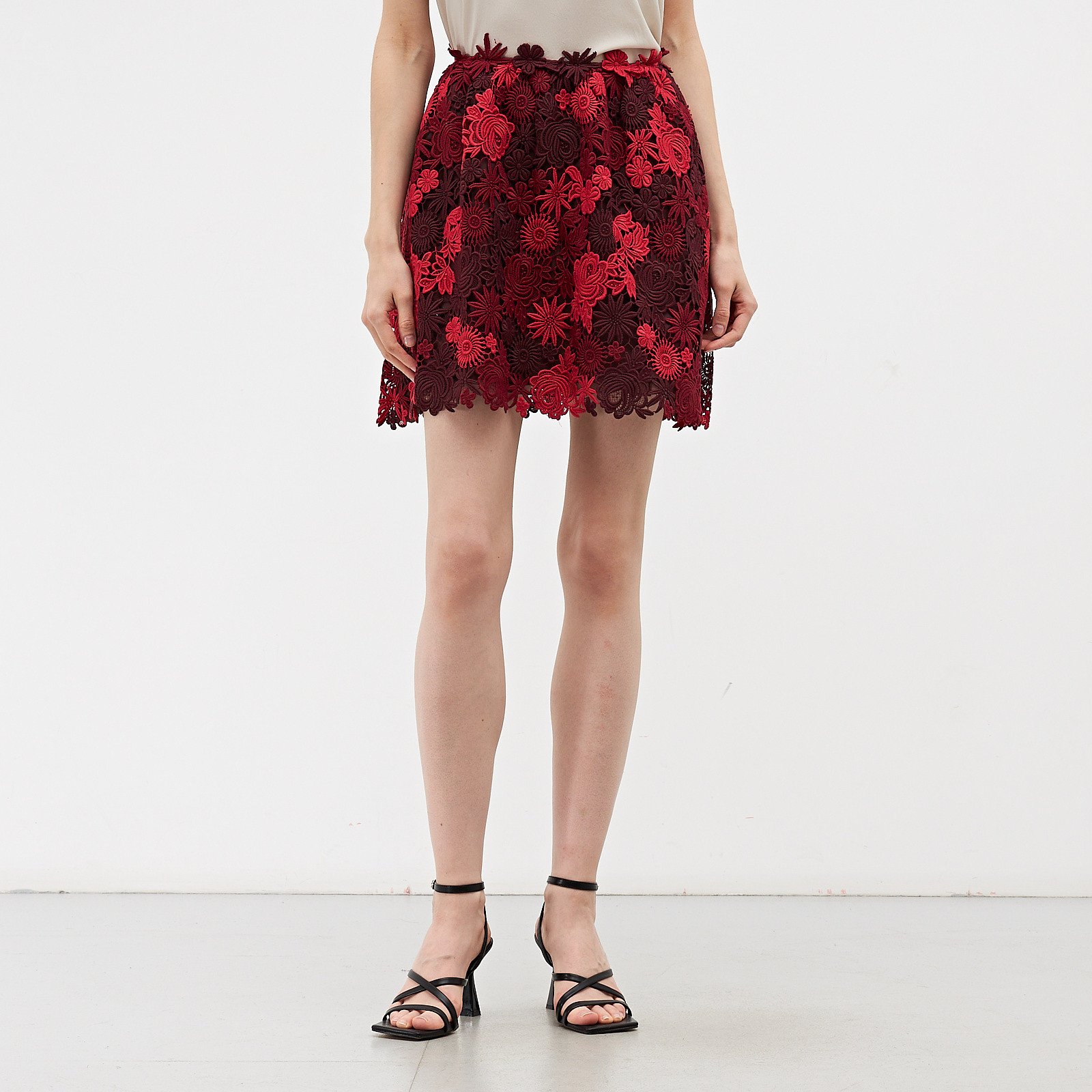 Юбка красного цвета Valentino - фото из каталога магазина брендовой одежды Second Friend Store Юбка Valentino - купить оригинал в секонд-хенде SFS - 1