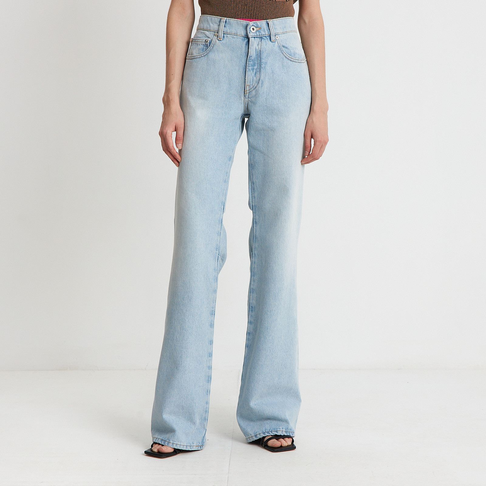 Джинсы голубого цвета Off-White - фото из каталога магазина брендовой одежды Second Friend Store Джинсы Off-White - купить оригинал в секонд-хенде SFS - 1