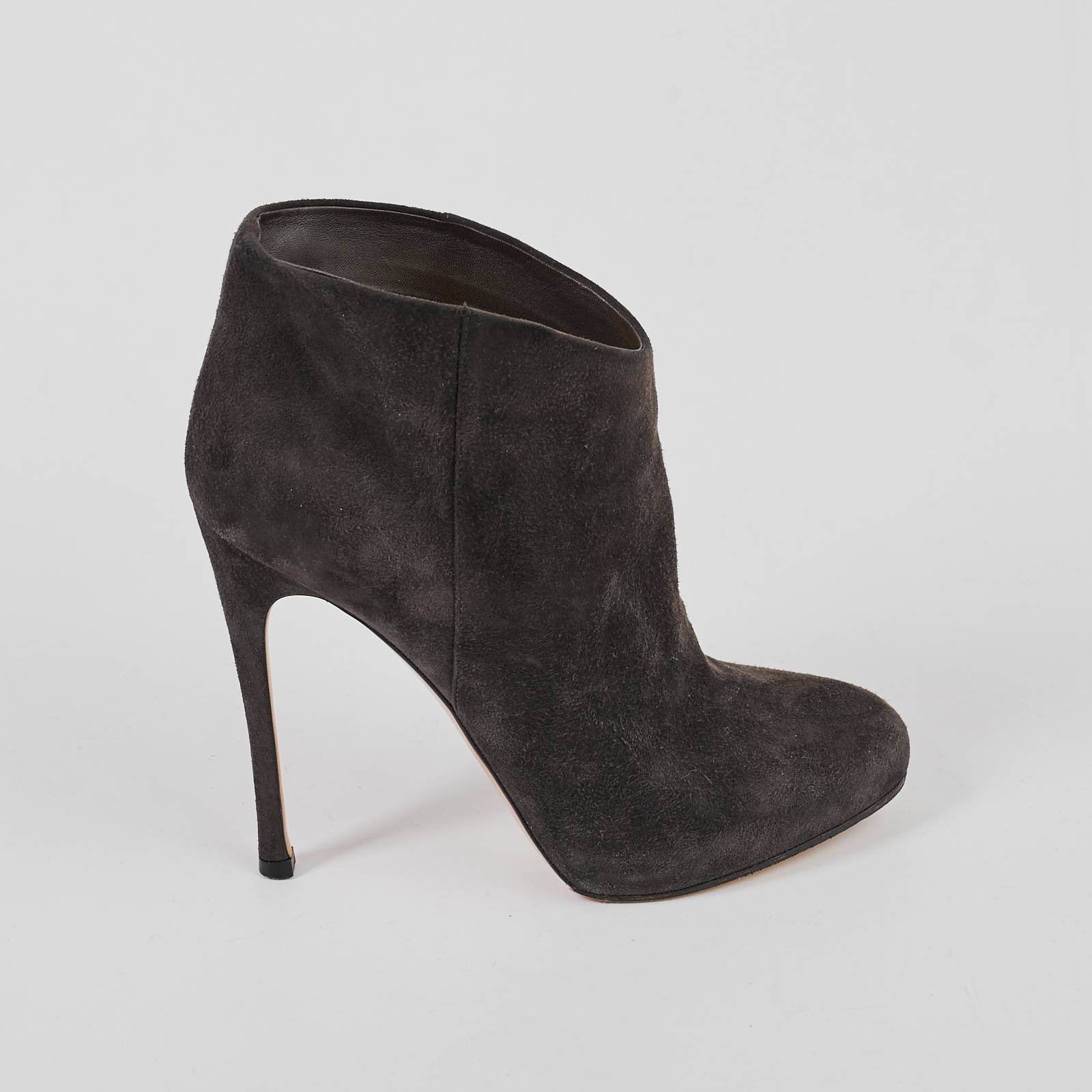 Ботильоны серого цвета Gianvito Rossi - фото из каталога магазина брендовой одежды Second Friend Store Ботильоны Gianvito Rossi - купить оригинал в секонд-хенде SFS - 1