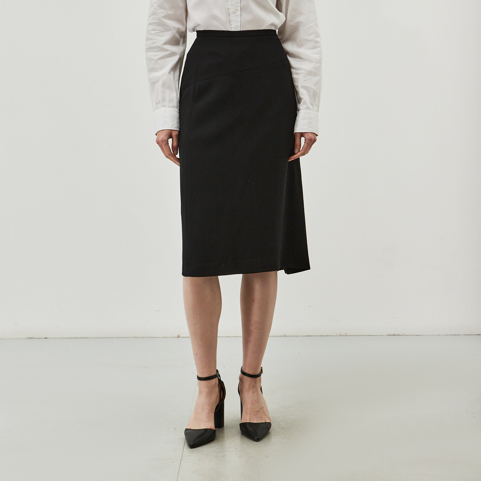 Юбка черного цвета Max Mara - фото из каталога магазина брендовой одежды Second Friend Store Юбка Max Mara - купить оригинал в секонд-хенде SFS - 1