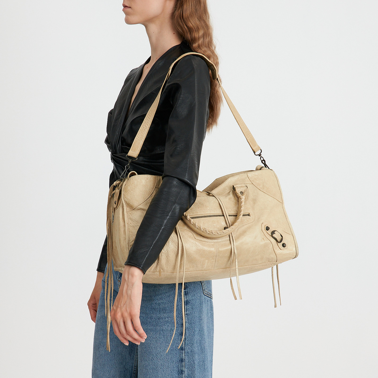Сумка бежевого цвета Balenciaga - фото из каталога магазина брендовой одежды Second Friend Store Сумка Balenciaga - купить оригинал в секонд-хенде SFS - 2