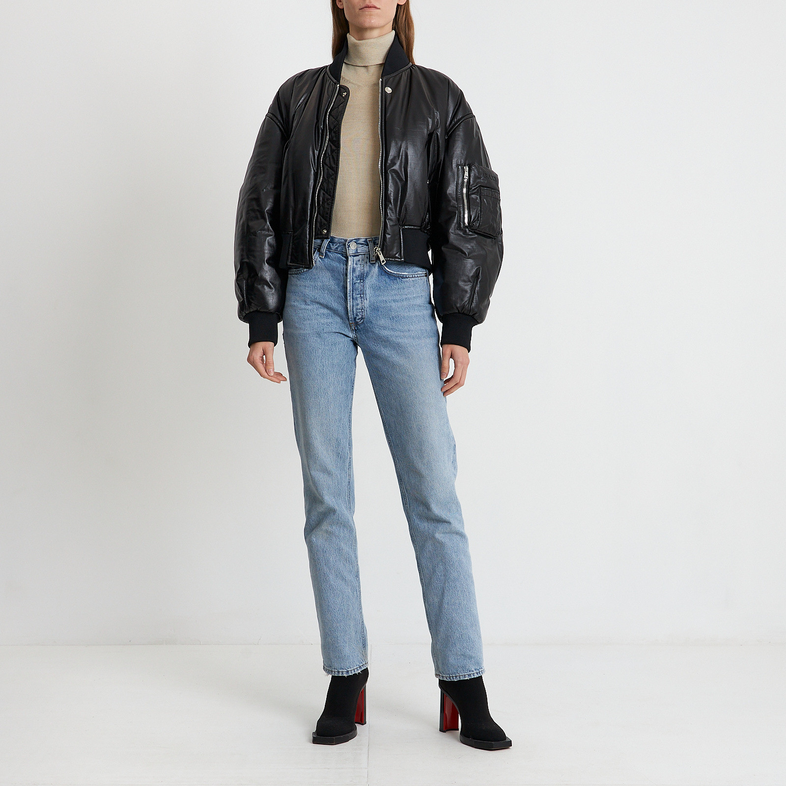 Пуховик черного цвета Gucci - фото из каталога магазина брендовой одежды Second Friend Store Пуховик Gucci - купить оригинал в секонд-хенде SFS - 2