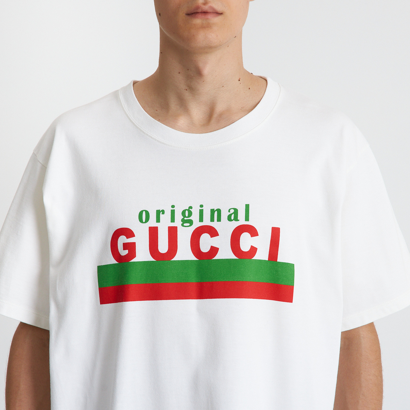 Футболка белого цвета Gucci - фото из каталога магазина брендовой одежды Second Friend Store Футболка Gucci - купить оригинал в секонд-хенде SFS - 4