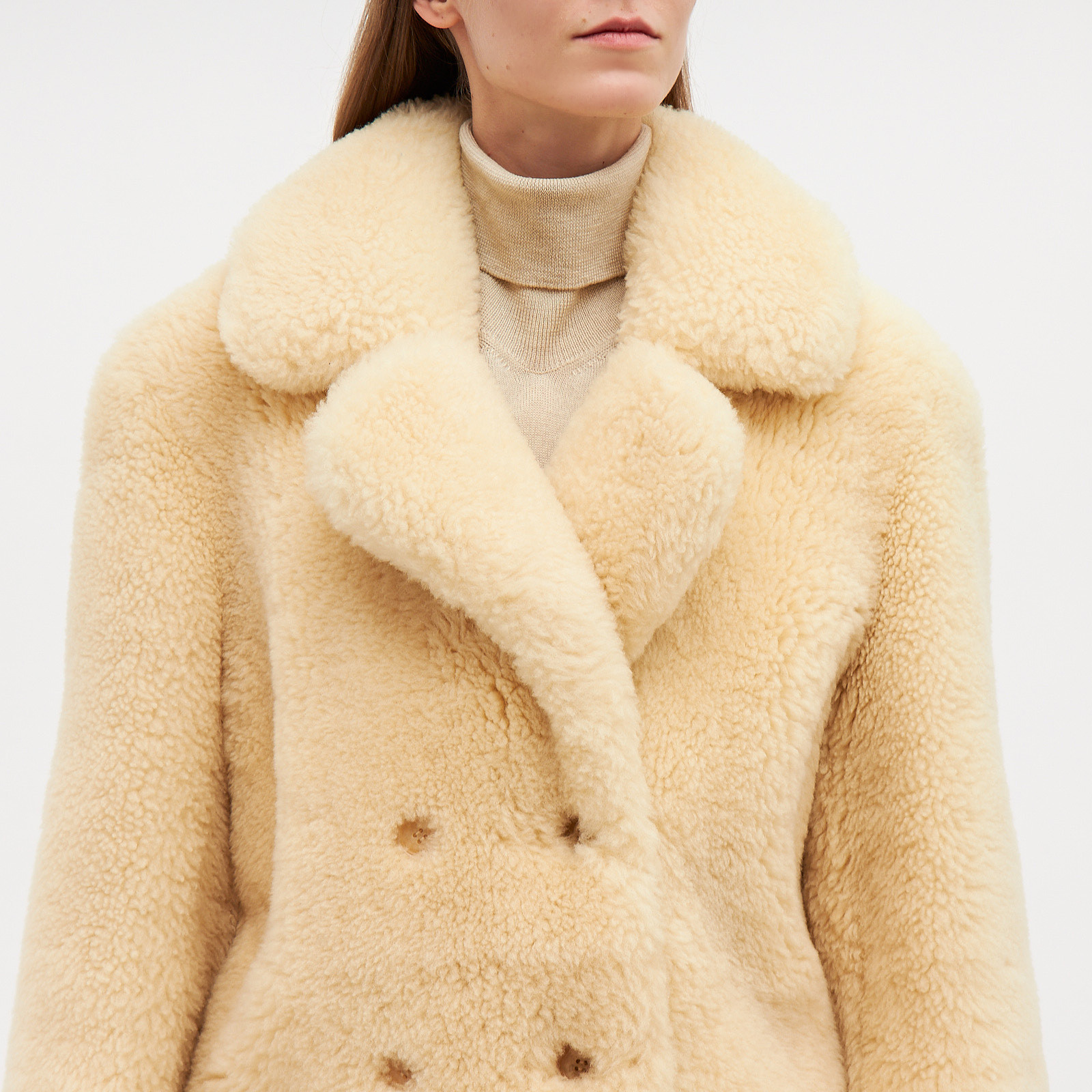 Шуба белого цвета Celine - фото из каталога магазина брендовой одежды Second Friend Store Шуба Celine - купить оригинал в секонд-хенде SFS - 4