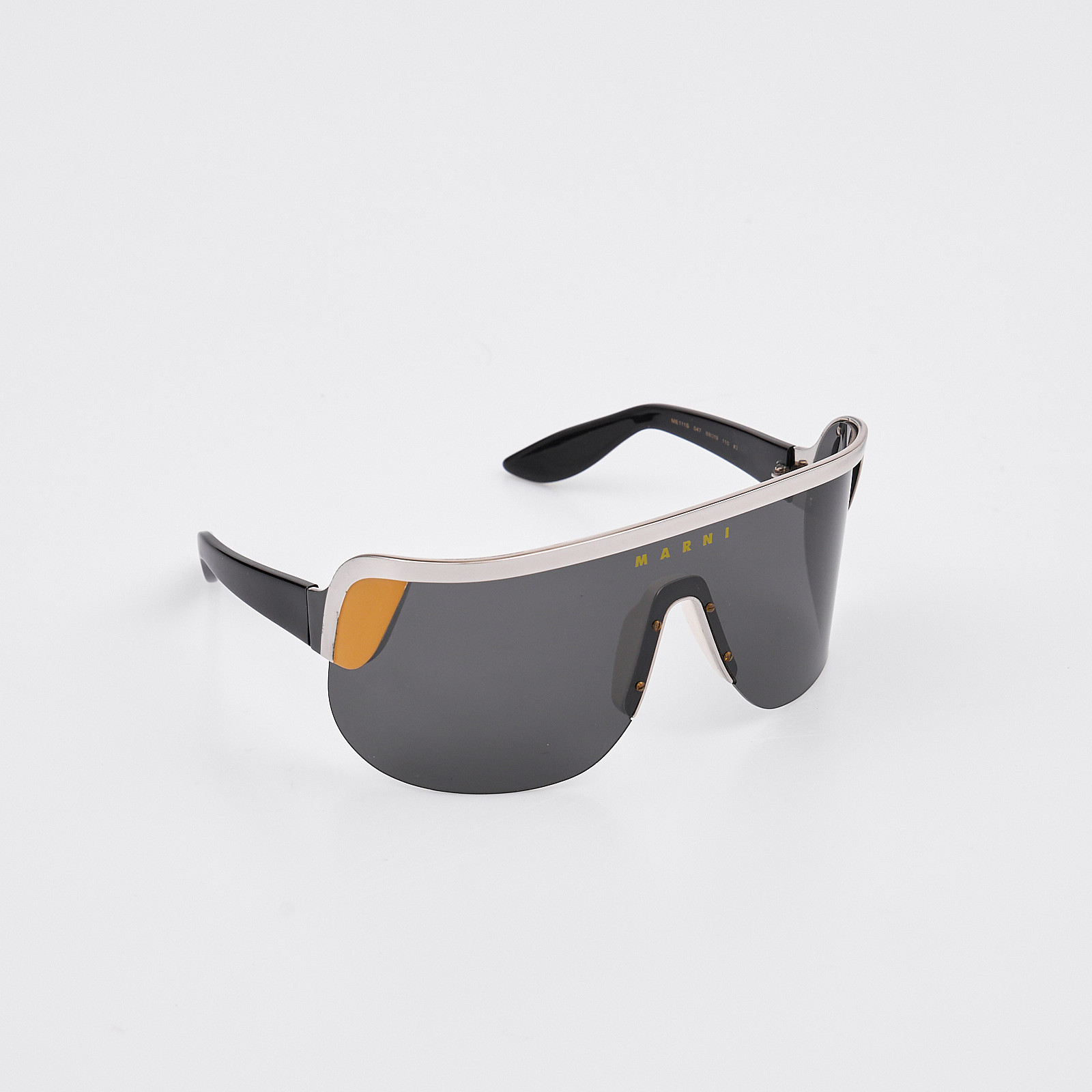 Солнцезащитные очки черного цвета Marni - фото из каталога магазина брендовой одежды Second Friend Store Солнцезащитные очки Marni - купить оригинал в секонд-хенде SFS - 3