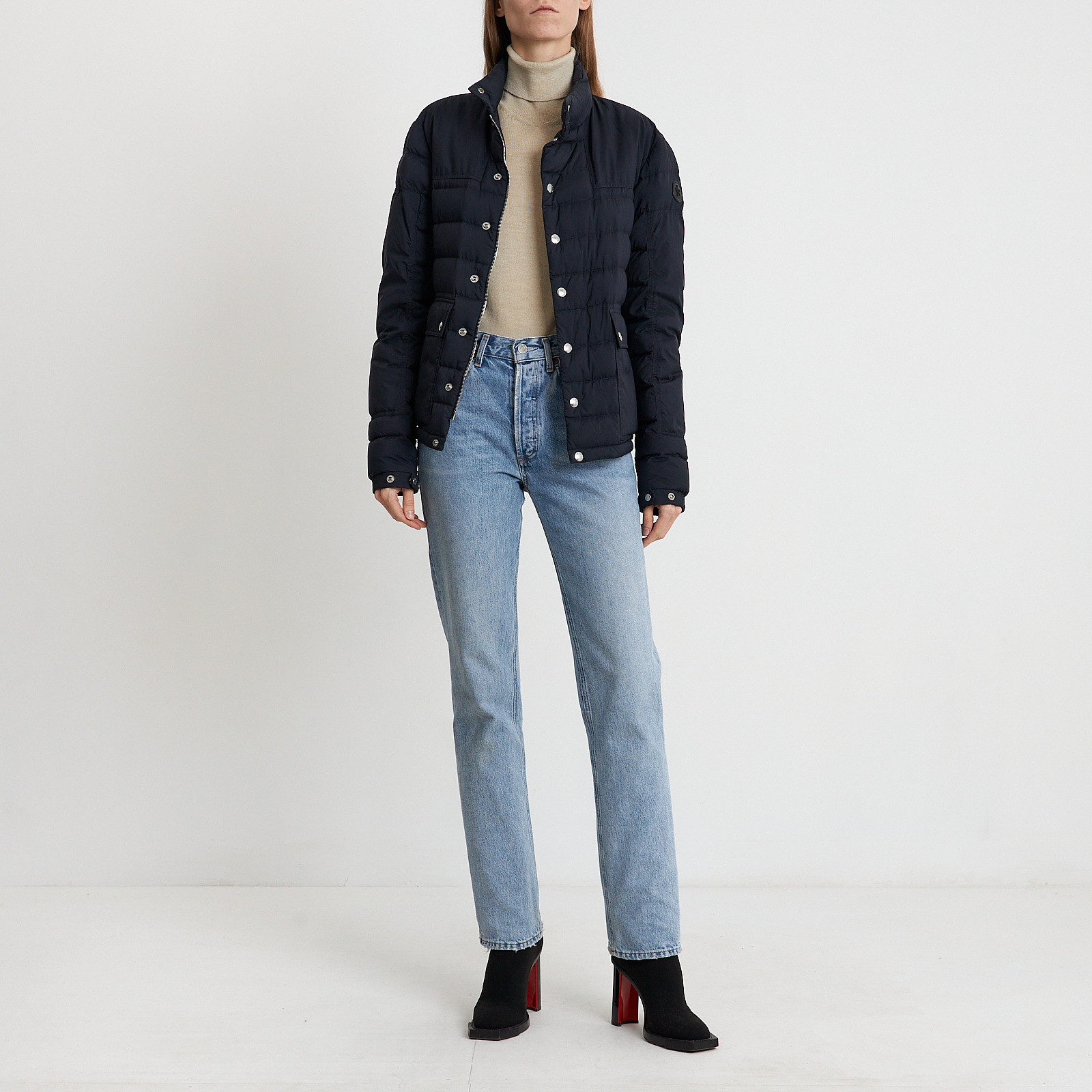 Куртка синего цвета Moncler - фото из каталога магазина брендовой одежды Second Friend Store Куртка Moncler - купить оригинал в секонд-хенде SFS - 2