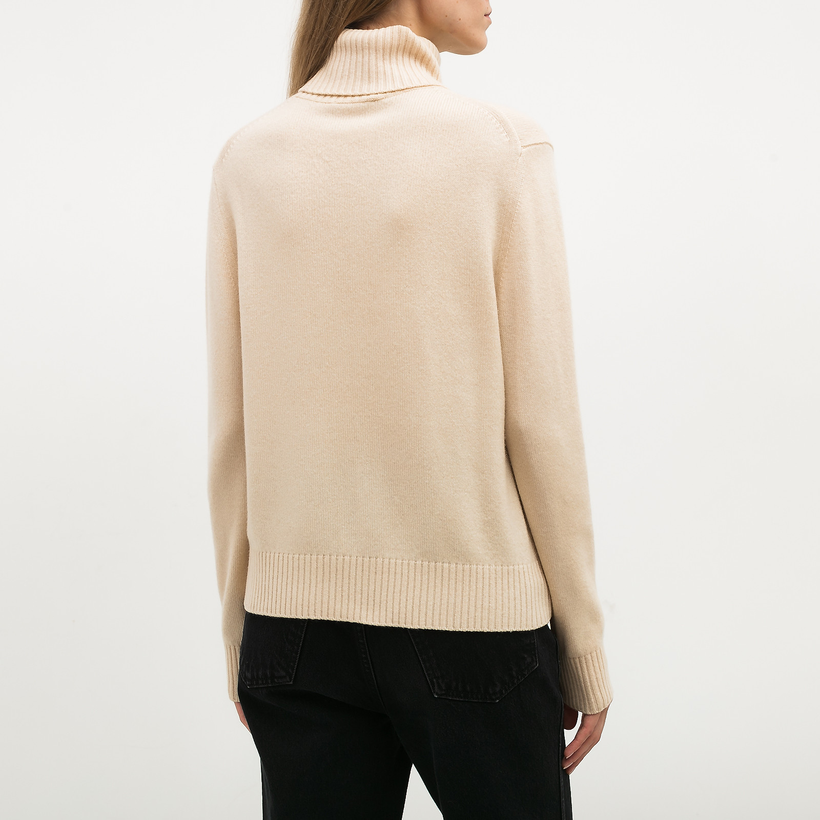 Свитер белого цвета Chloe - фото из каталога магазина брендовой одежды Second Friend Store Свитер Chloe - купить оригинал в секонд-хенде SFS - 2