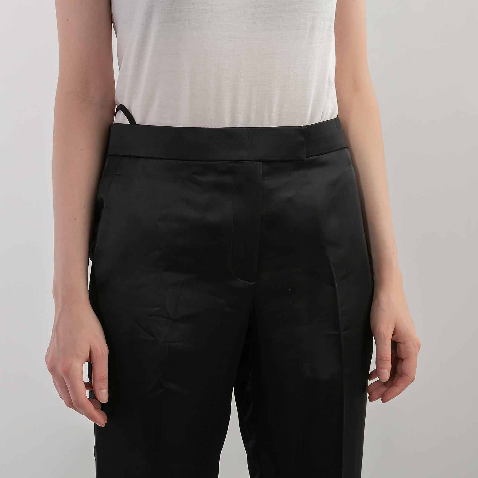 Брюки   черного цвета Helmut Lang - фото из каталога магазина брендовой одежды Second Friend Store Брюки Helmut Lang - купить оригинал в секонд-хенде SFS - 4