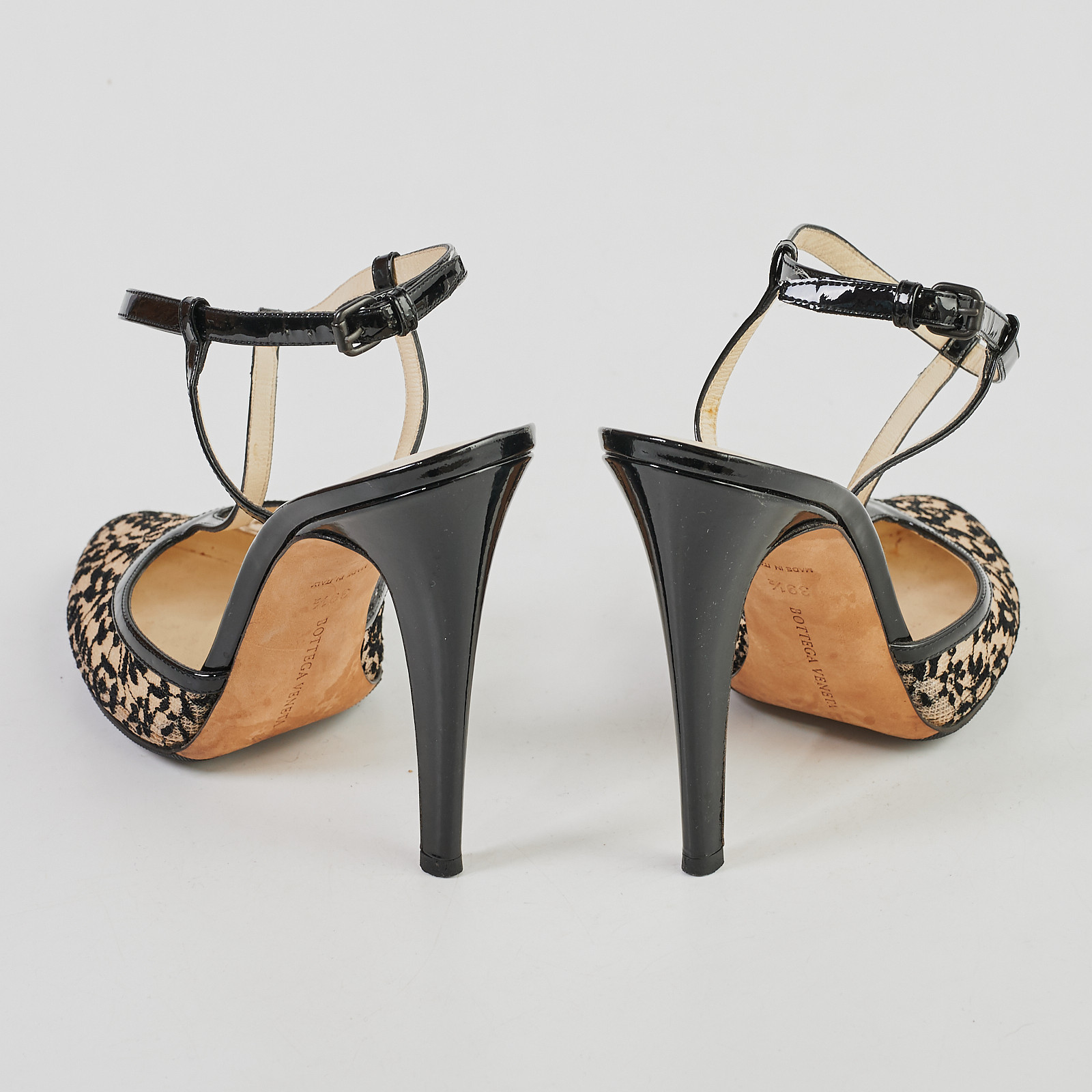 Туфли бежевого цвета Bottega Veneta - фото из каталога магазина брендовой одежды Second Friend Store Туфли Bottega Veneta - купить оригинал в секонд-хенде SFS - 3