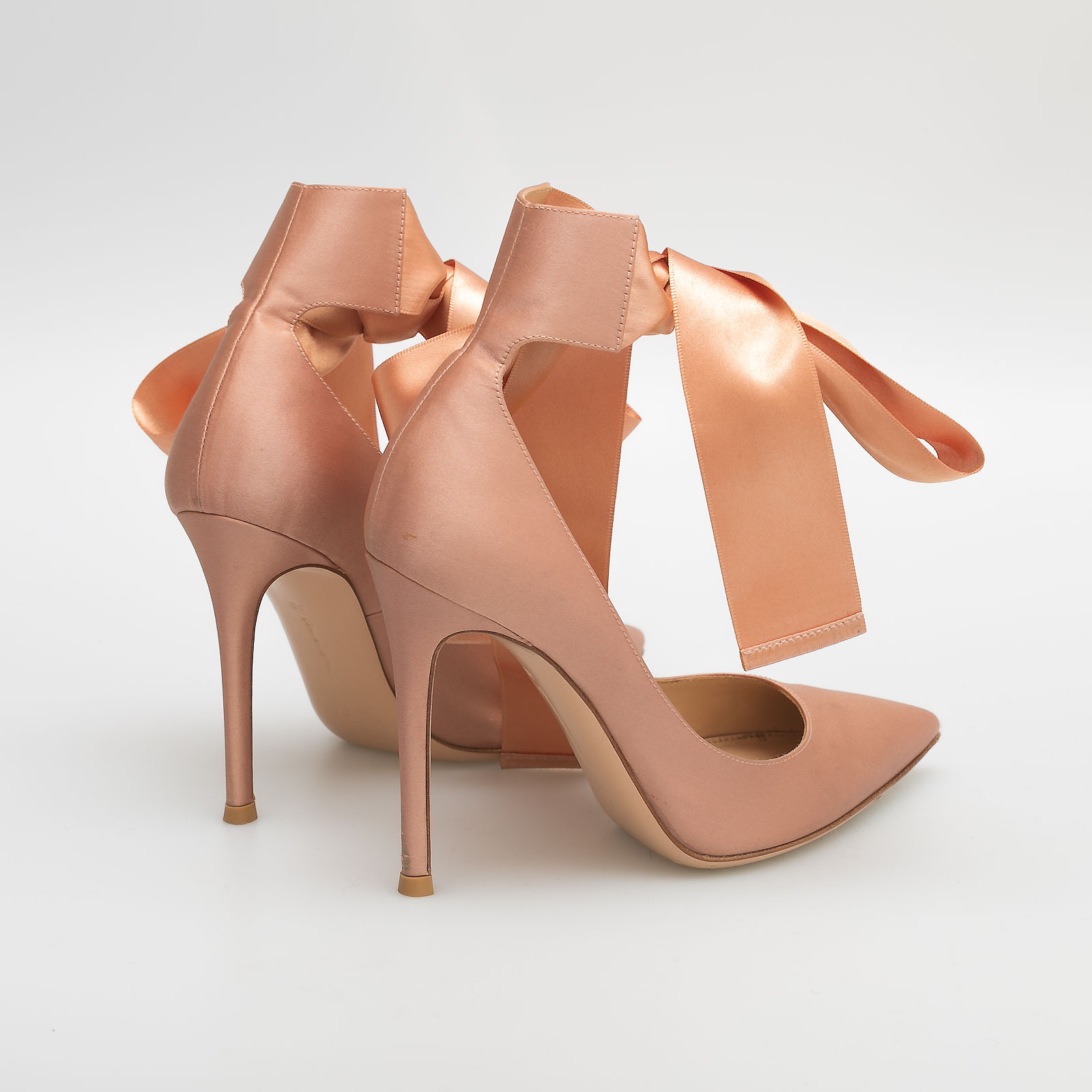 Туфли розового цвета Gianvito Rossi - фото из каталога магазина брендовой одежды Second Friend Store Туфли Gianvito Rossi - купить оригинал в секонд-хенде SFS - 3