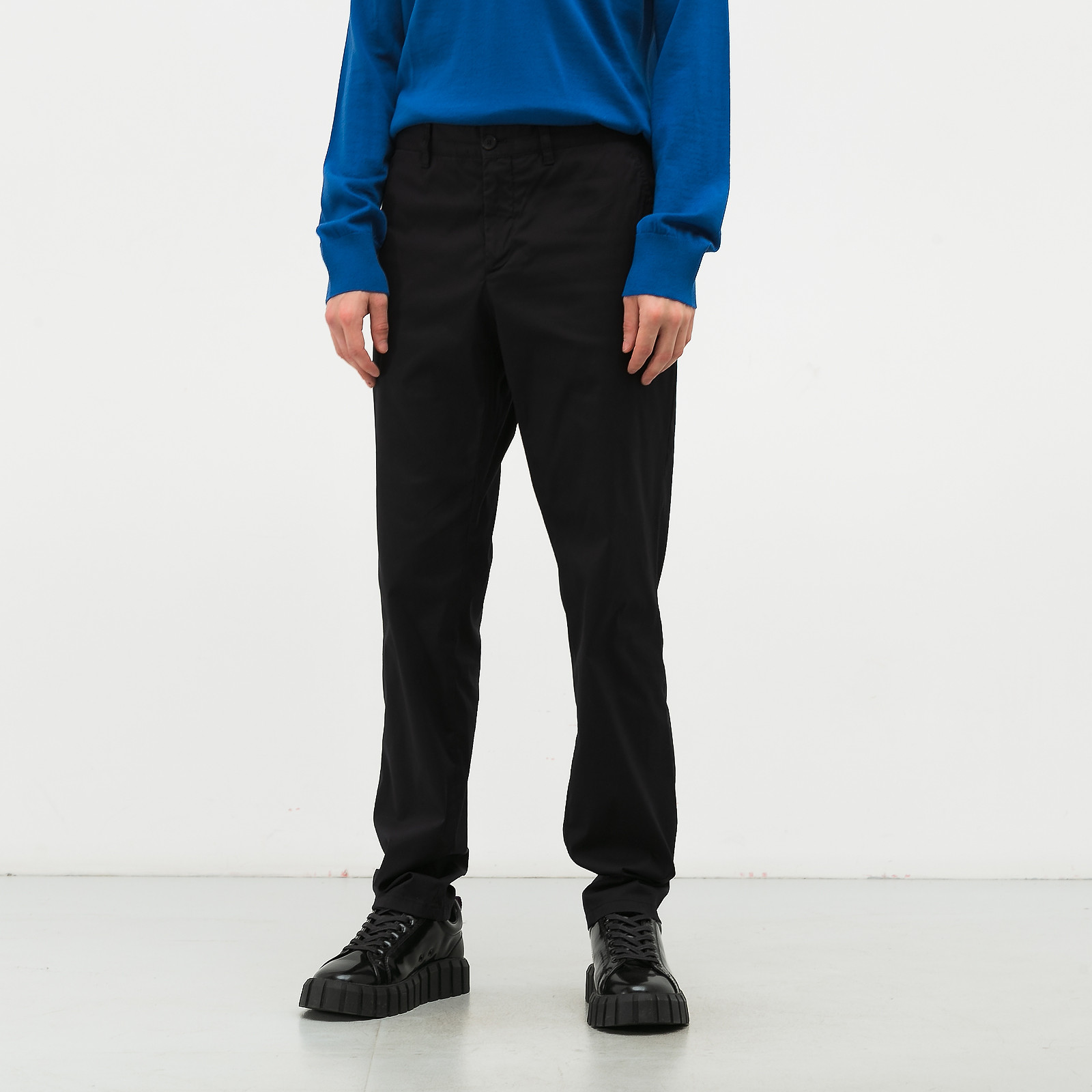 Брюки черного цвета Prada - фото из каталога магазина брендовой одежды Second Friend Store Брюки Prada - купить оригинал в секонд-хенде SFS - 1