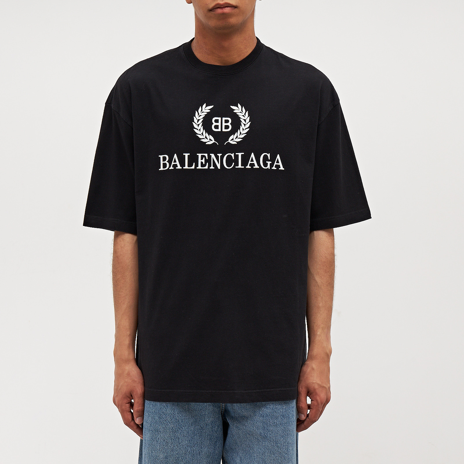 Футболка черного цвета Balenciaga - фото из каталога магазина брендовой одежды Second Friend Store Футболка Balenciaga - купить оригинал в секонд-хенде SFS - 1