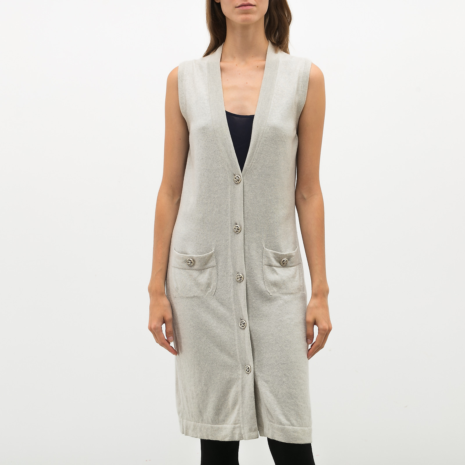 Жилет серого цвета Chanel - фото из каталога магазина брендовой одежды Second Friend Store Жилет Chanel - купить оригинал в секонд-хенде SFS - 1