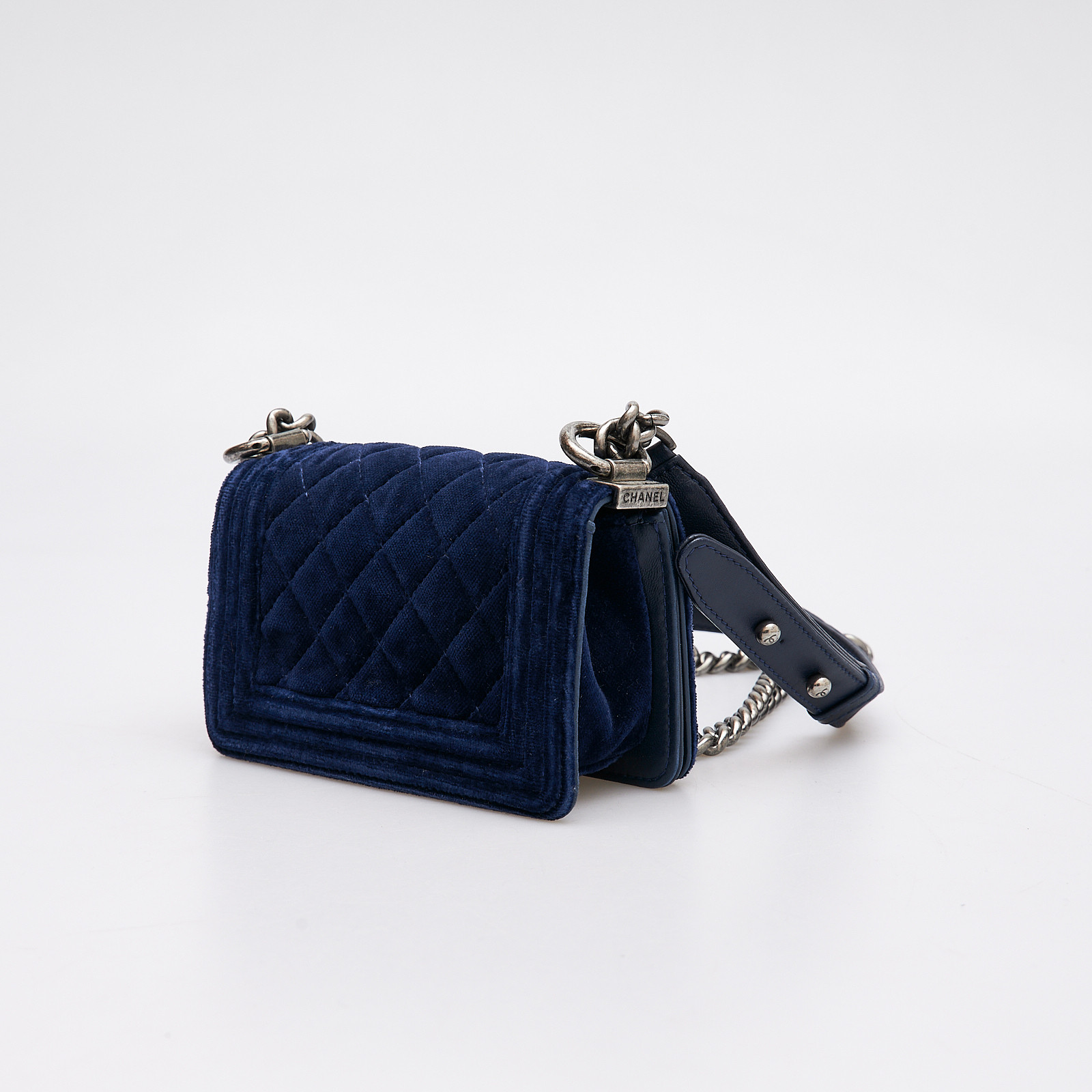 Сумка  синего цвета Chanel - фото из каталога магазина брендовой одежды Second Friend Store Сумка Chanel - купить оригинал в секонд-хенде SFS - 4