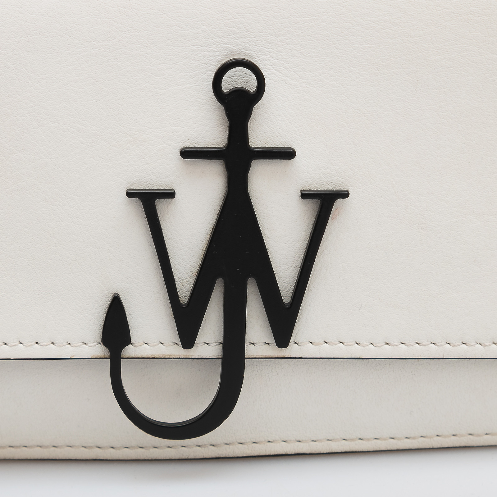 Сумка белого цвета JW Anderson - фото из каталога магазина брендовой одежды Second Friend Store Сумка JW Anderson - купить оригинал в секонд-хенде SFS - 4