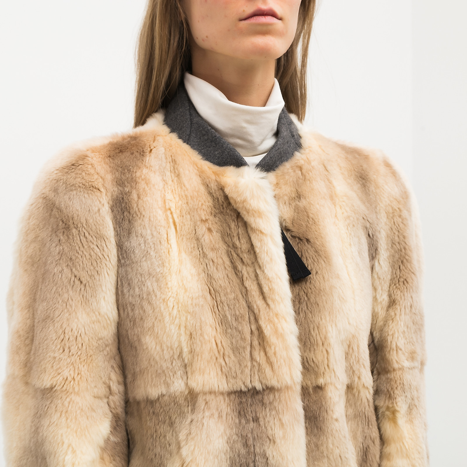 Шуба бежевого цвета Marni - фото из каталога магазина брендовой одежды Second Friend Store Шуба Marni - купить оригинал в секонд-хенде SFS - 4