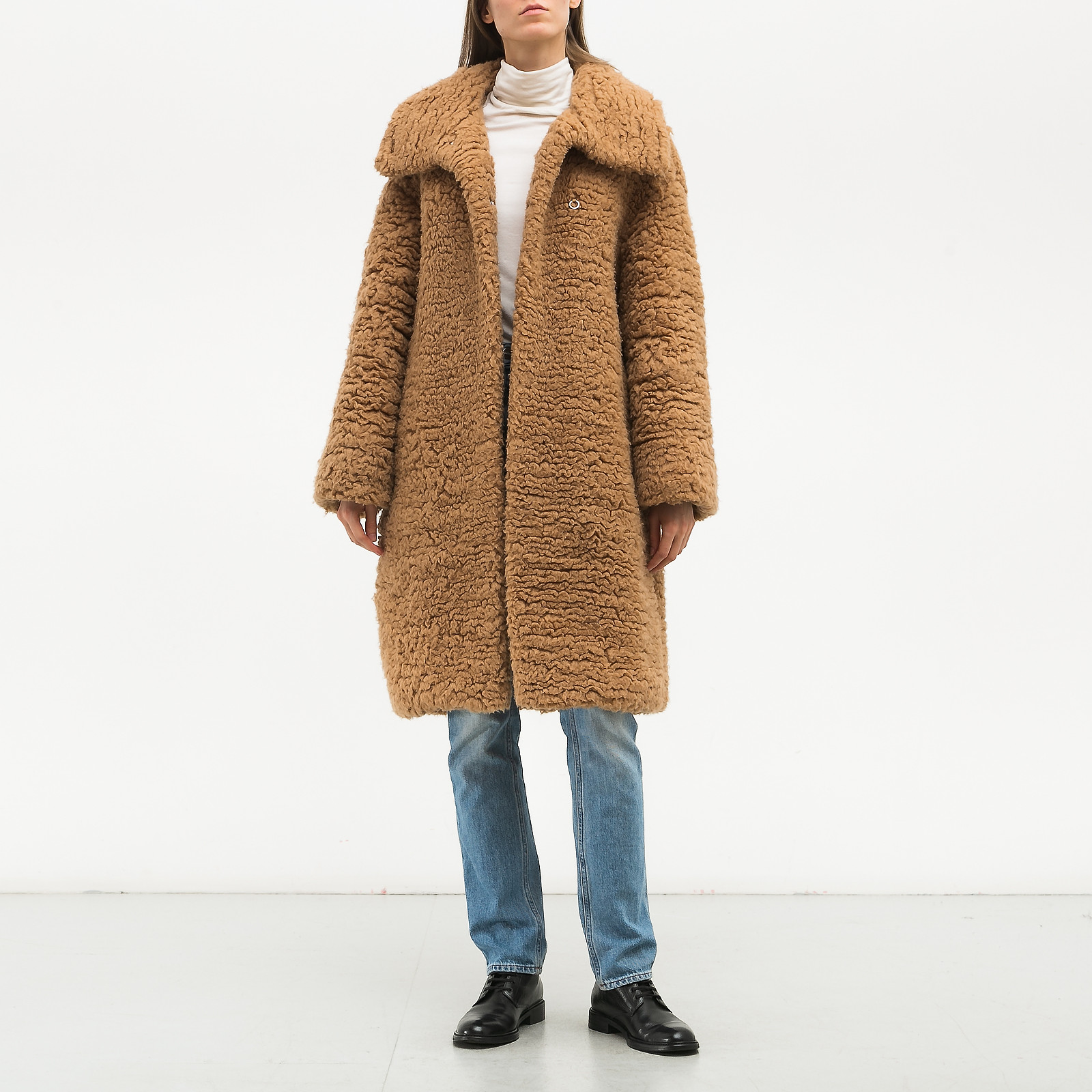 Шуба бежевого цвета Hermes - фото из каталога магазина брендовой одежды Second Friend Store Шуба Hermes - купить оригинал в секонд-хенде SFS - 2