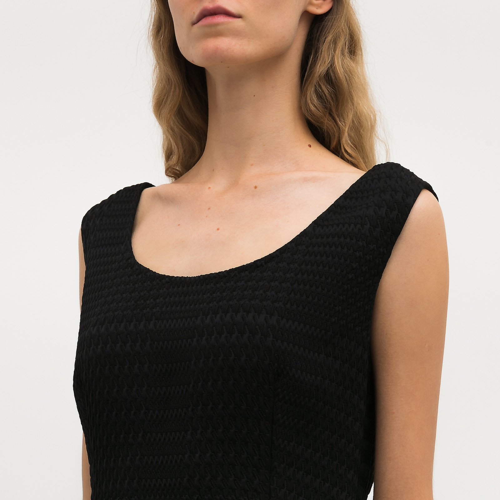 Платье черного цвета Prada - фото из каталога магазина брендовой одежды Second Friend Store Платье Prada - купить оригинал в секонд-хенде SFS - 4