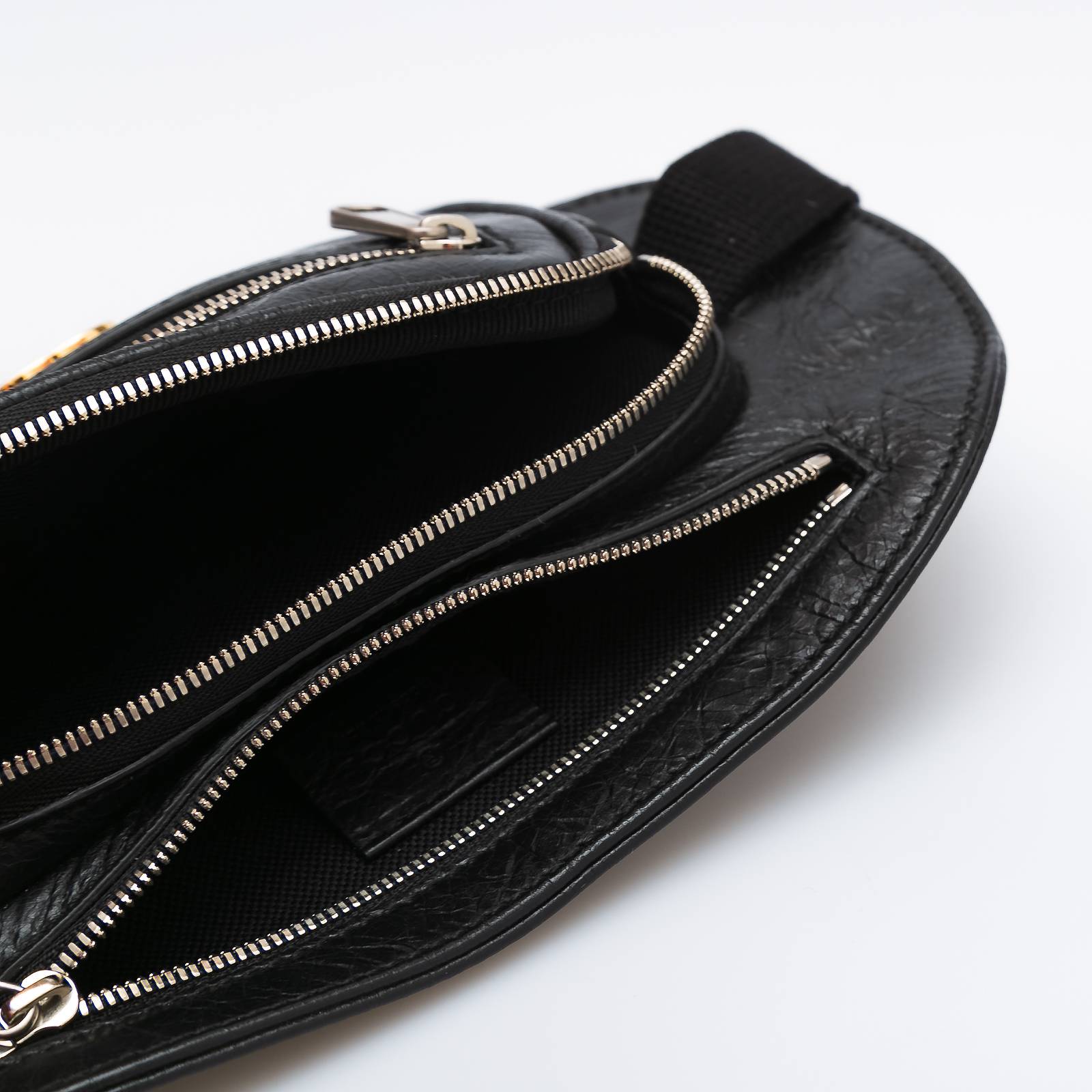 Сумка черного цвета Gucci - фото из каталога магазина брендовой одежды Second Friend Store Сумка Gucci - купить оригинал в секонд-хенде SFS - 4