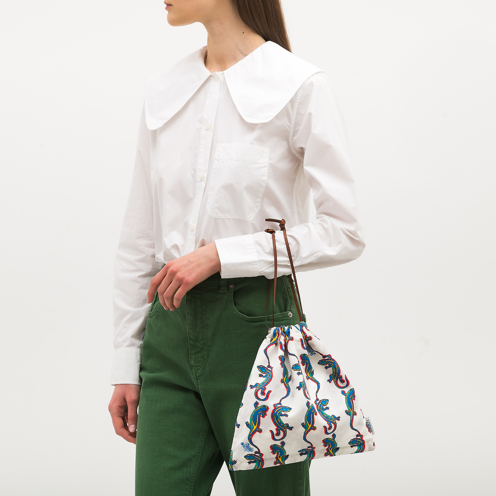 Клатч белого цвета Loewe - фото из каталога магазина брендовой одежды Second Friend Store Клатч Loewe - купить оригинал в секонд-хенде SFS - 2