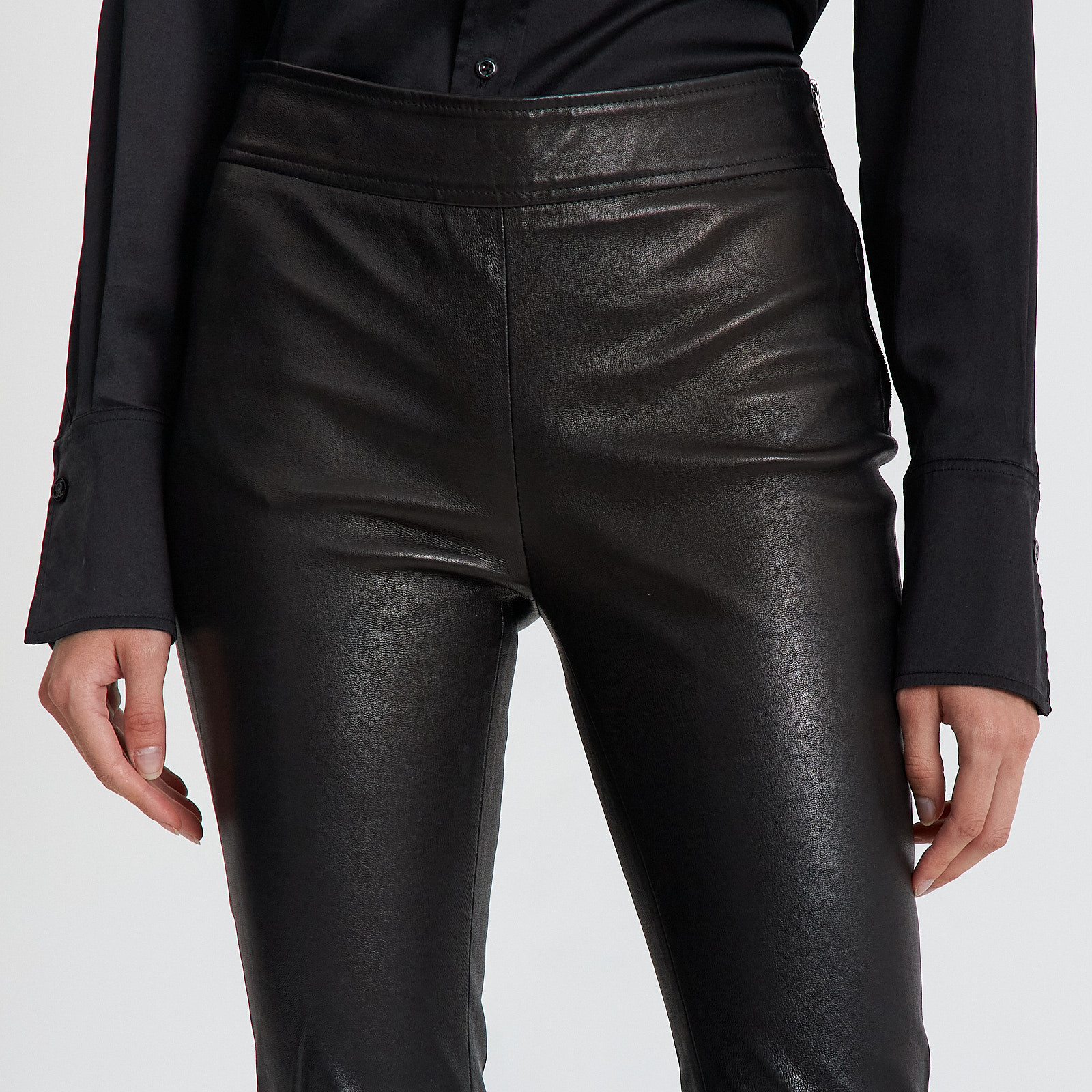 Брюки черного цвета Tom Ford - фото из каталога магазина брендовой одежды Second Friend Store Брюки Tom Ford - купить оригинал в секонд-хенде SFS - 4