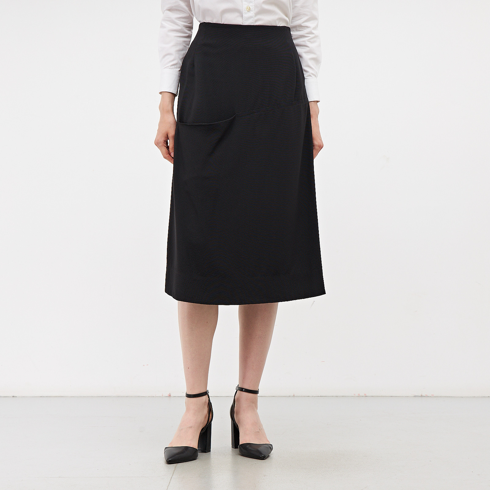 Юбка черного цвета Celine - фото из каталога магазина брендовой одежды Second Friend Store Юбка Celine - купить оригинал в секонд-хенде SFS - 1