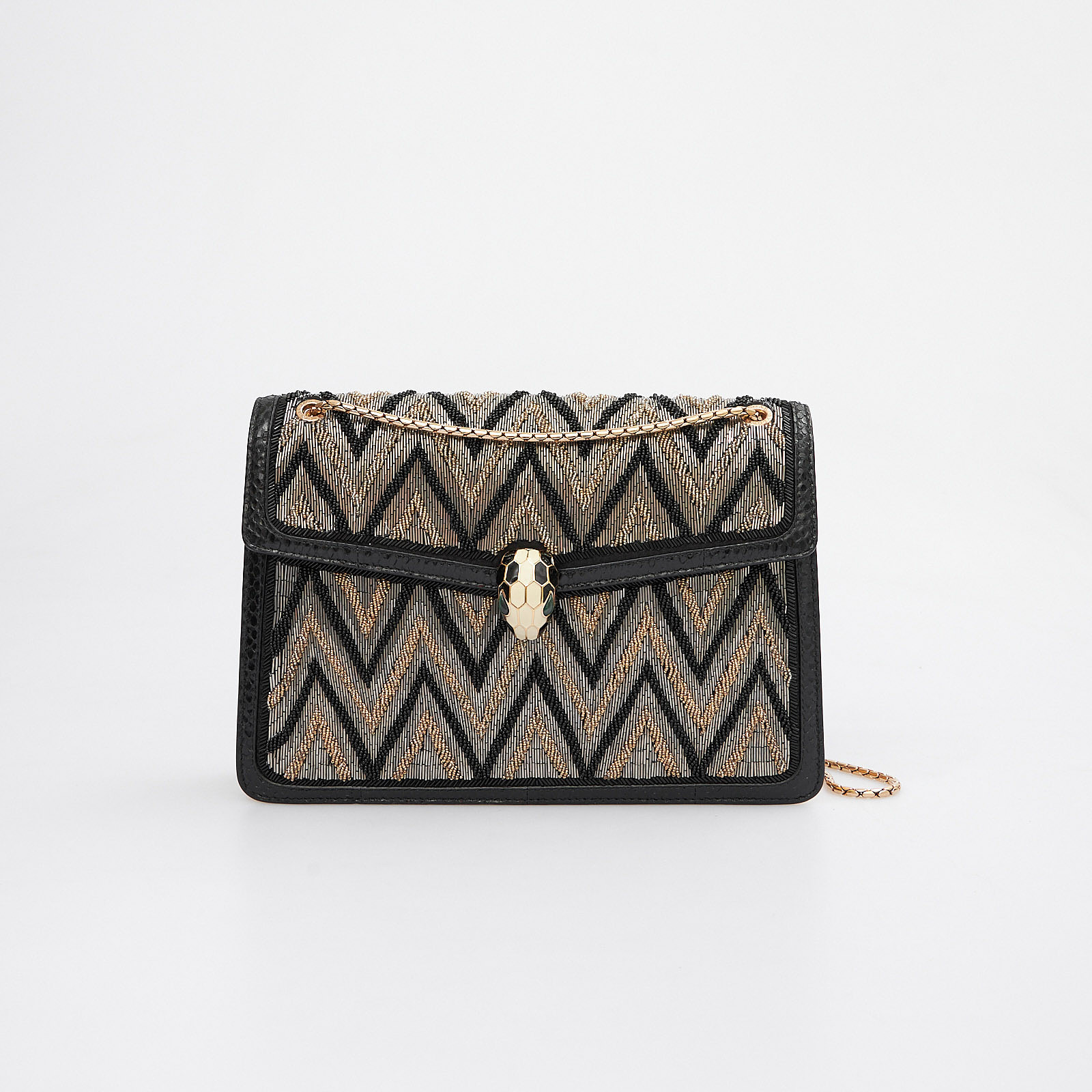 Сумка черного цвета Bvlgari - фото из каталога магазина брендовой одежды Second Friend Store Сумка Bvlgari - купить оригинал в секонд-хенде SFS - 1