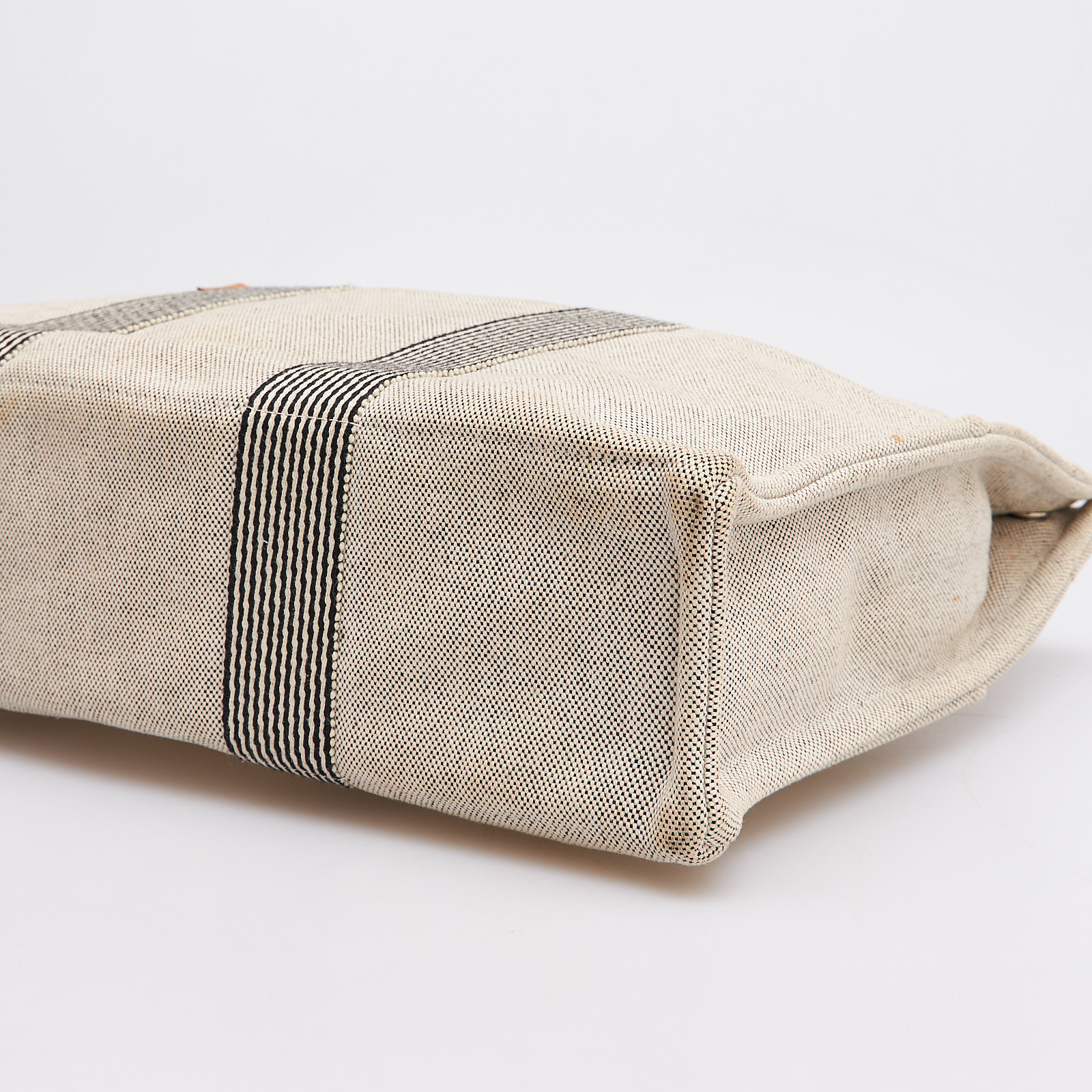 Сумка  серого цвета Hermes - фото из каталога магазина брендовой одежды Second Friend Store Сумка Hermes - купить оригинал в секонд-хенде SFS - 8