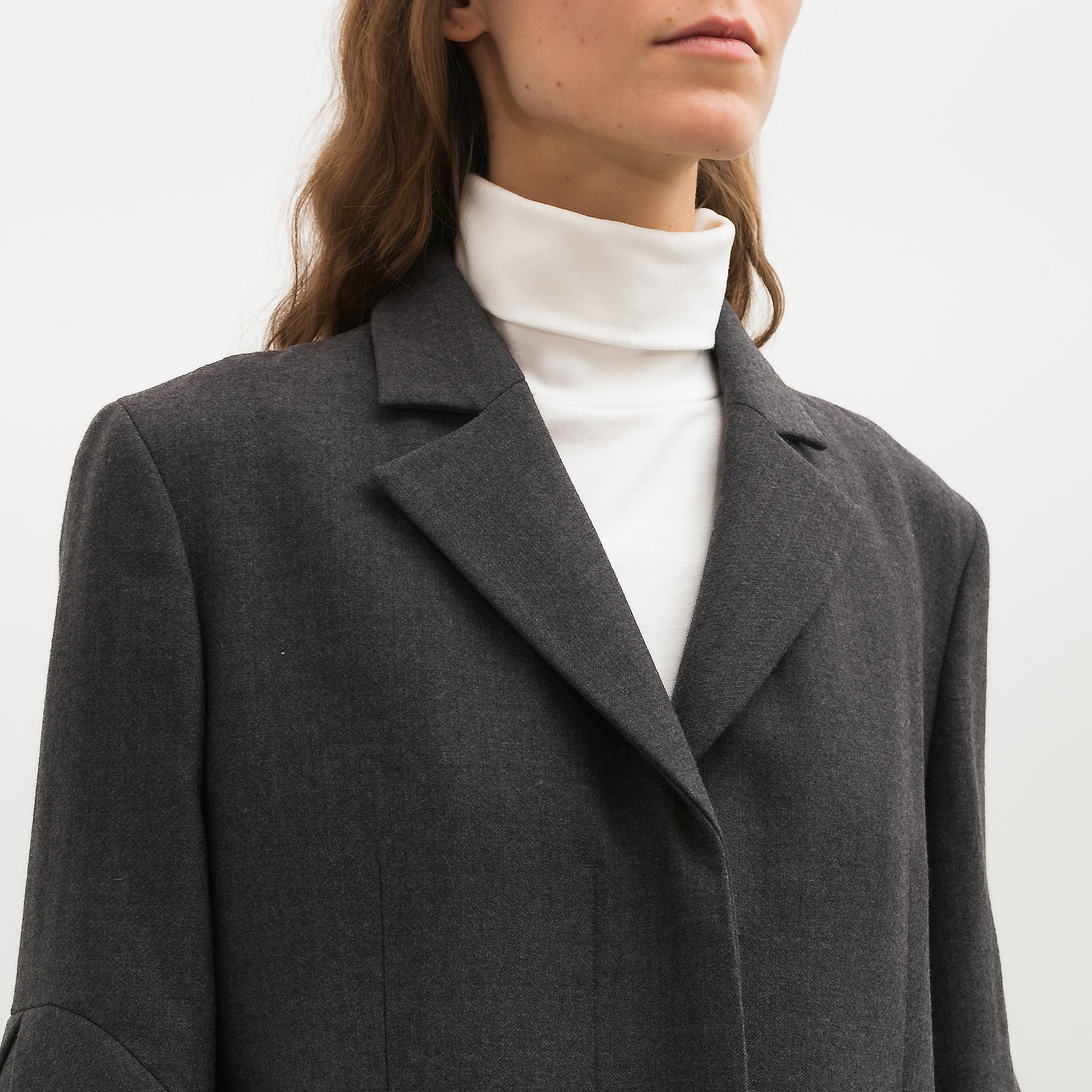 Пальто серого цвета Christian Dior - фото из каталога магазина брендовой одежды Second Friend Store Пальто Christian Dior - купить оригинал в секонд-хенде SFS - 4