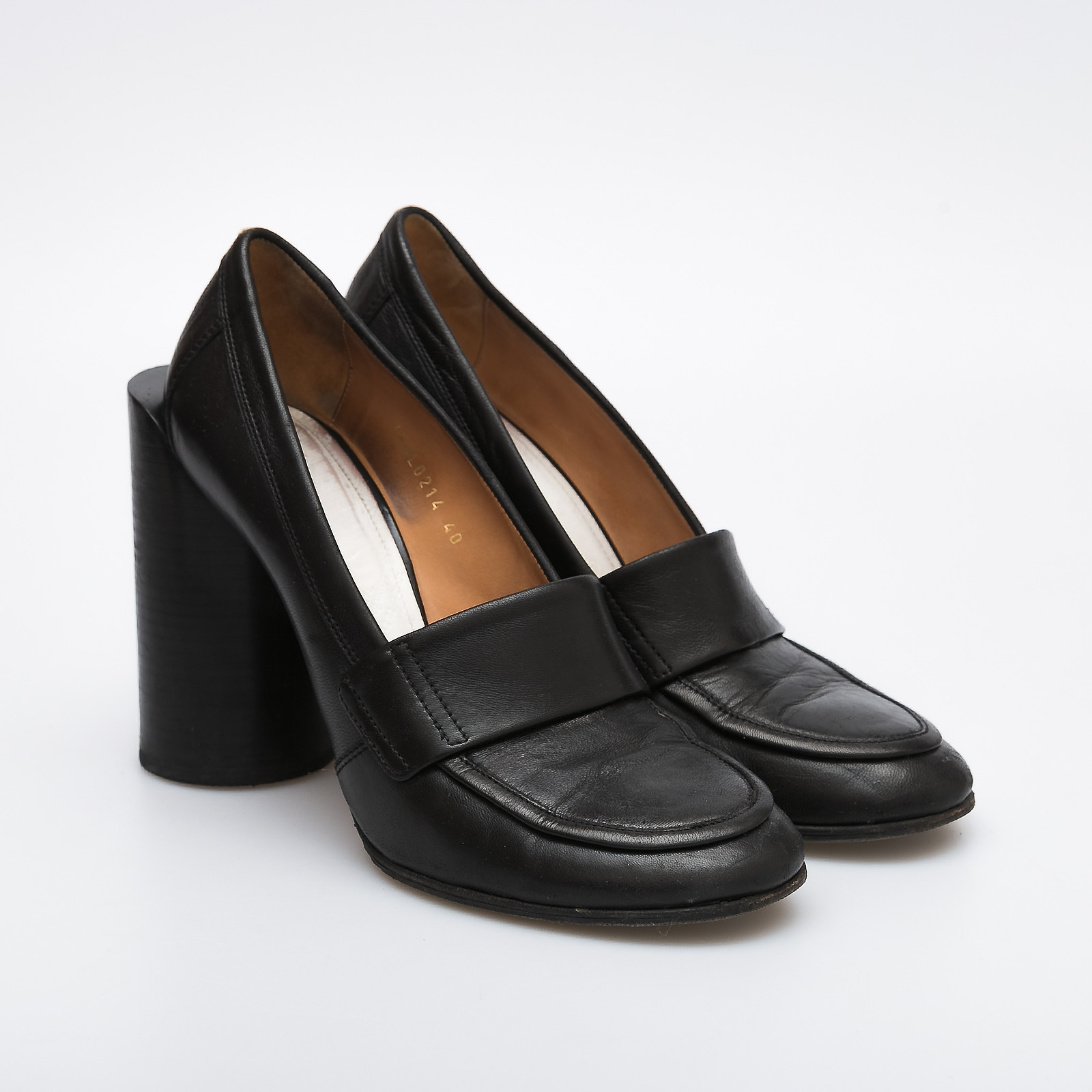 Туфли черного цвета Maison Margiela - фото из каталога магазина брендовой одежды Second Friend Store Туфли Maison Margiela - купить оригинал в секонд-хенде SFS - 2