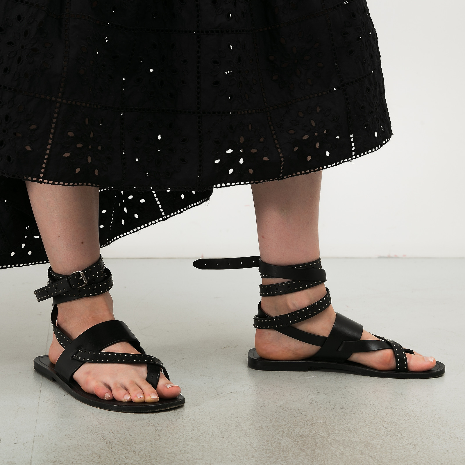 Сандалии черного цвета Saint Laurent - фото из каталога магазина брендовой одежды Second Friend Store Сандалии Saint Laurent - купить оригинал в секонд-хенде SFS - 5