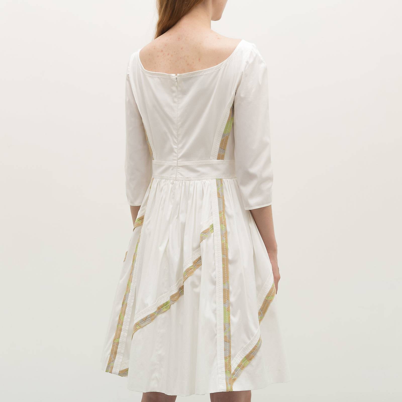 Платье белого цвета Prada - фото из каталога магазина брендовой одежды Second Friend Store Платье Prada - купить оригинал в секонд-хенде SFS - 2