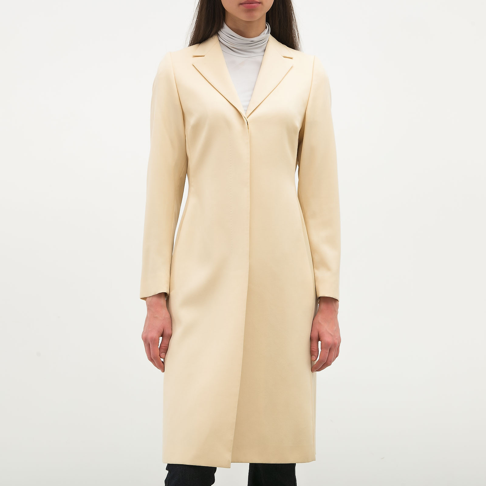 Пальто белого цвета Versace - фото из каталога магазина брендовой одежды Second Friend Store Пальто Versace - купить оригинал в секонд-хенде SFS - 1