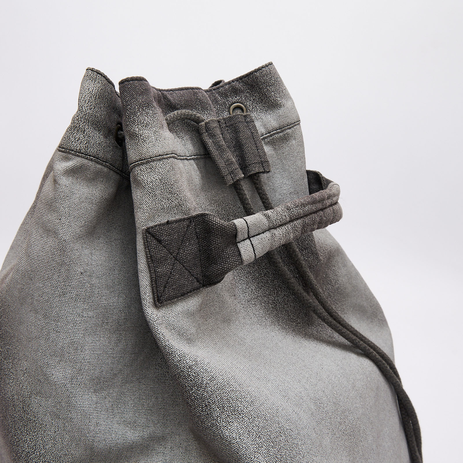 Сумка серого цвета MM6 Maison Margiela - фото из каталога магазина брендовой одежды Second Friend Store Сумка MM6 Maison Margiela - купить оригинал в секонд-хенде SFS - 6