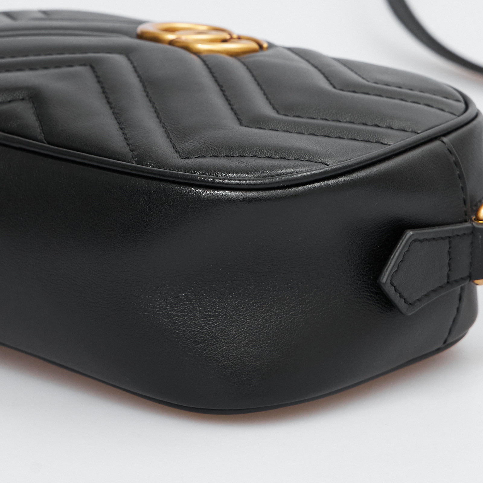 Сумка черного цвета Gucci - фото из каталога магазина брендовой одежды Second Friend Store Сумка Gucci - купить оригинал в секонд-хенде SFS - 7