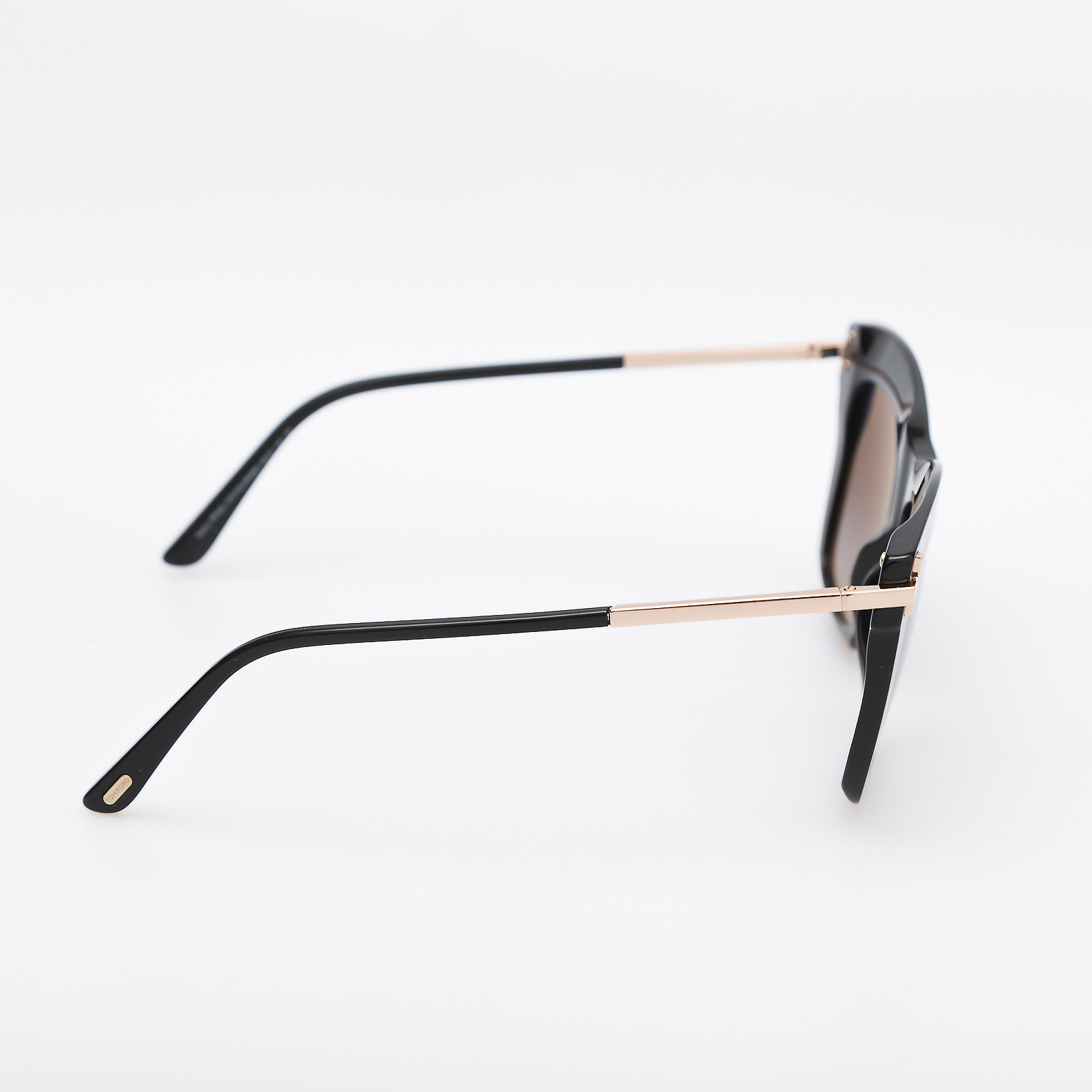 Солнцезащитные очки черного цвета Tom Ford - фото из каталога магазина брендовой одежды Second Friend Store Солнцезащитные очки Tom Ford - купить оригинал в секонд-хенде SFS - 3