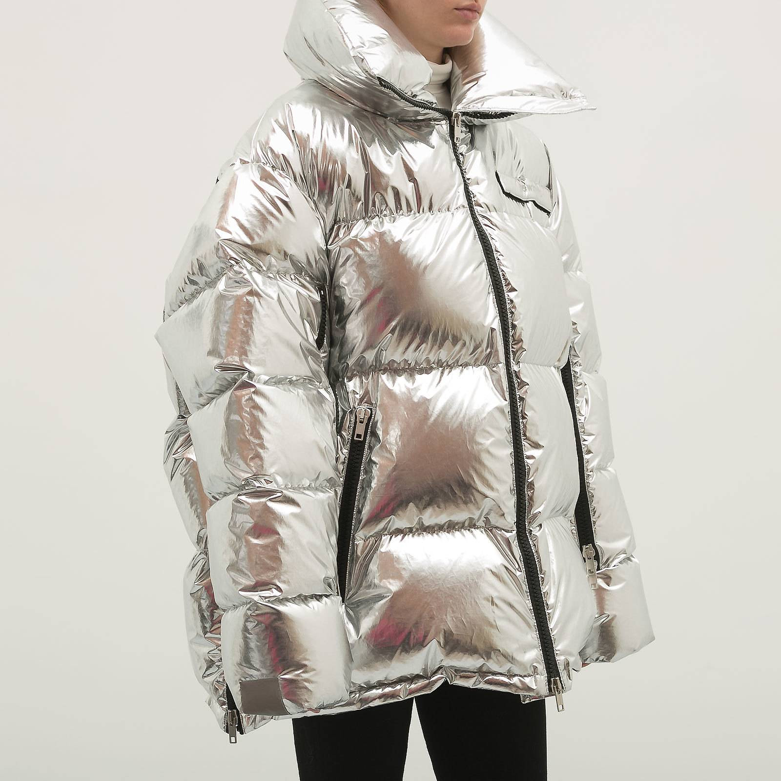 Пуховик серебряного цвета Calvin Klein 205W39NYC - фото из каталога магазина брендовой одежды Second Friend Store Пуховик Calvin Klein 205W39NYC - купить оригинал в секонд-хенде SFS - 2