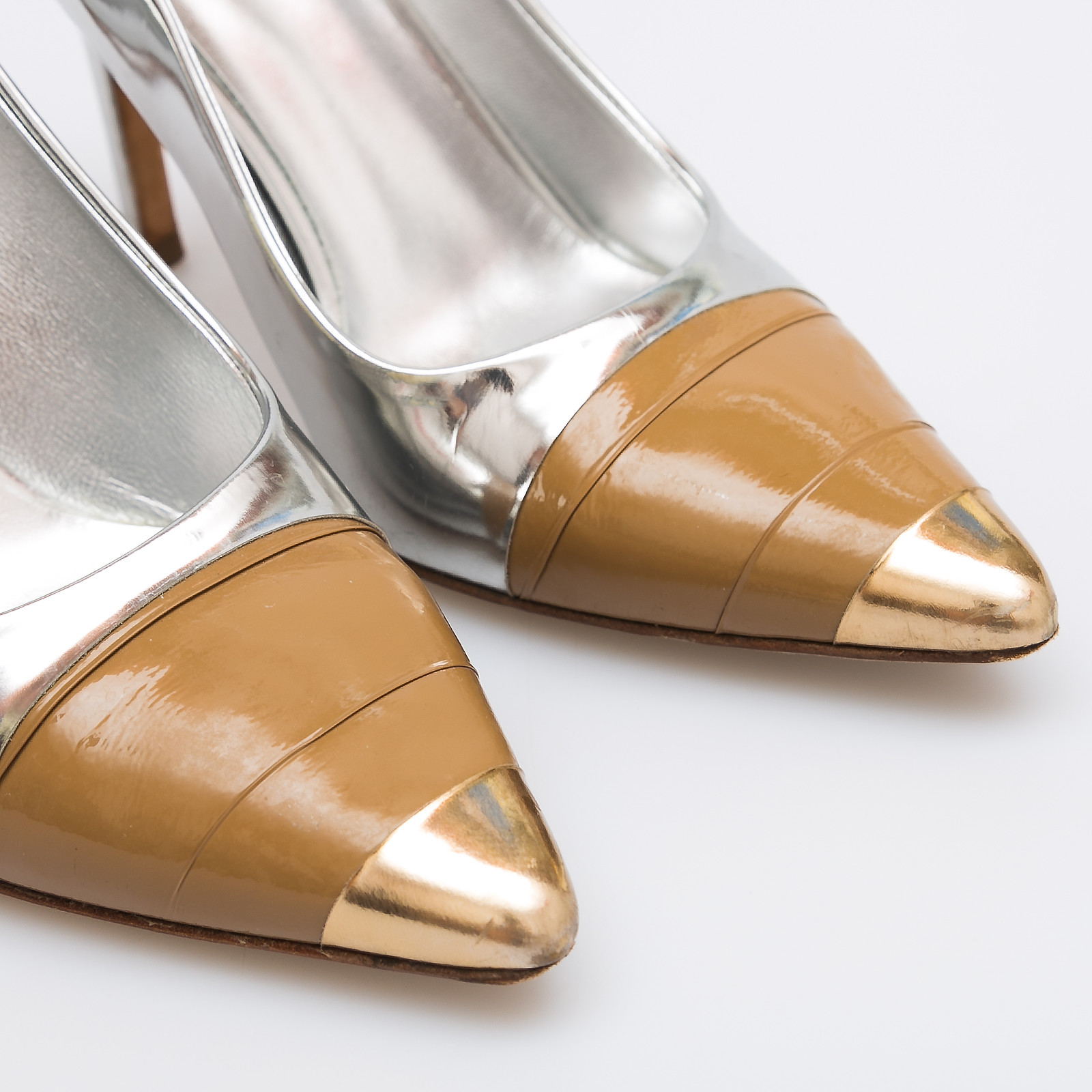 Туфли серебряного цвета Burberry - фото из каталога магазина брендовой одежды Second Friend Store Туфли Burberry - купить оригинал в секонд-хенде SFS - 4