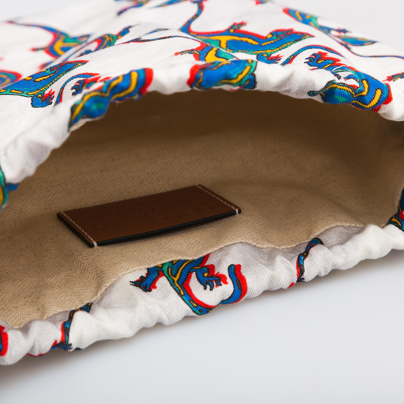 Клатч белого цвета Loewe - фото из каталога магазина брендовой одежды Second Friend Store Клатч Loewe - купить оригинал в секонд-хенде SFS - 5