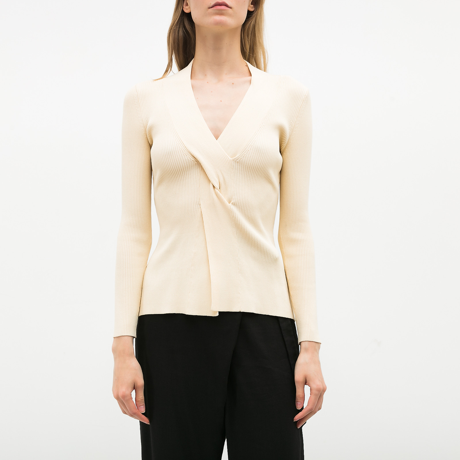 Джемпер белого цвета Sandro - фото из каталога магазина брендовой одежды Second Friend Store Джемпер Sandro - купить оригинал в секонд-хенде SFS - 1