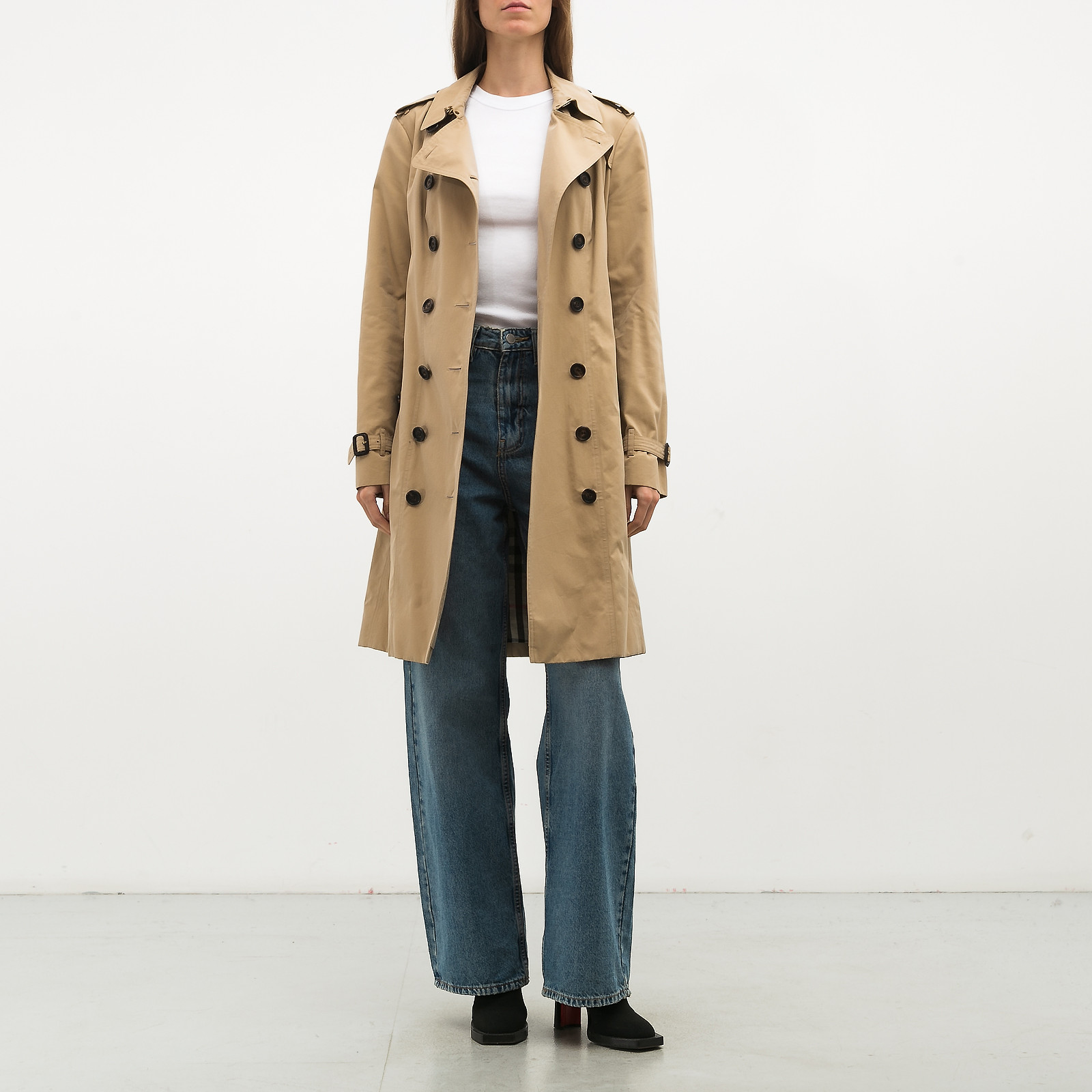Плащ бежевого цвета Burberry - фото из каталога магазина брендовой одежды Second Friend Store Плащ Burberry - купить оригинал в секонд-хенде SFS - 3