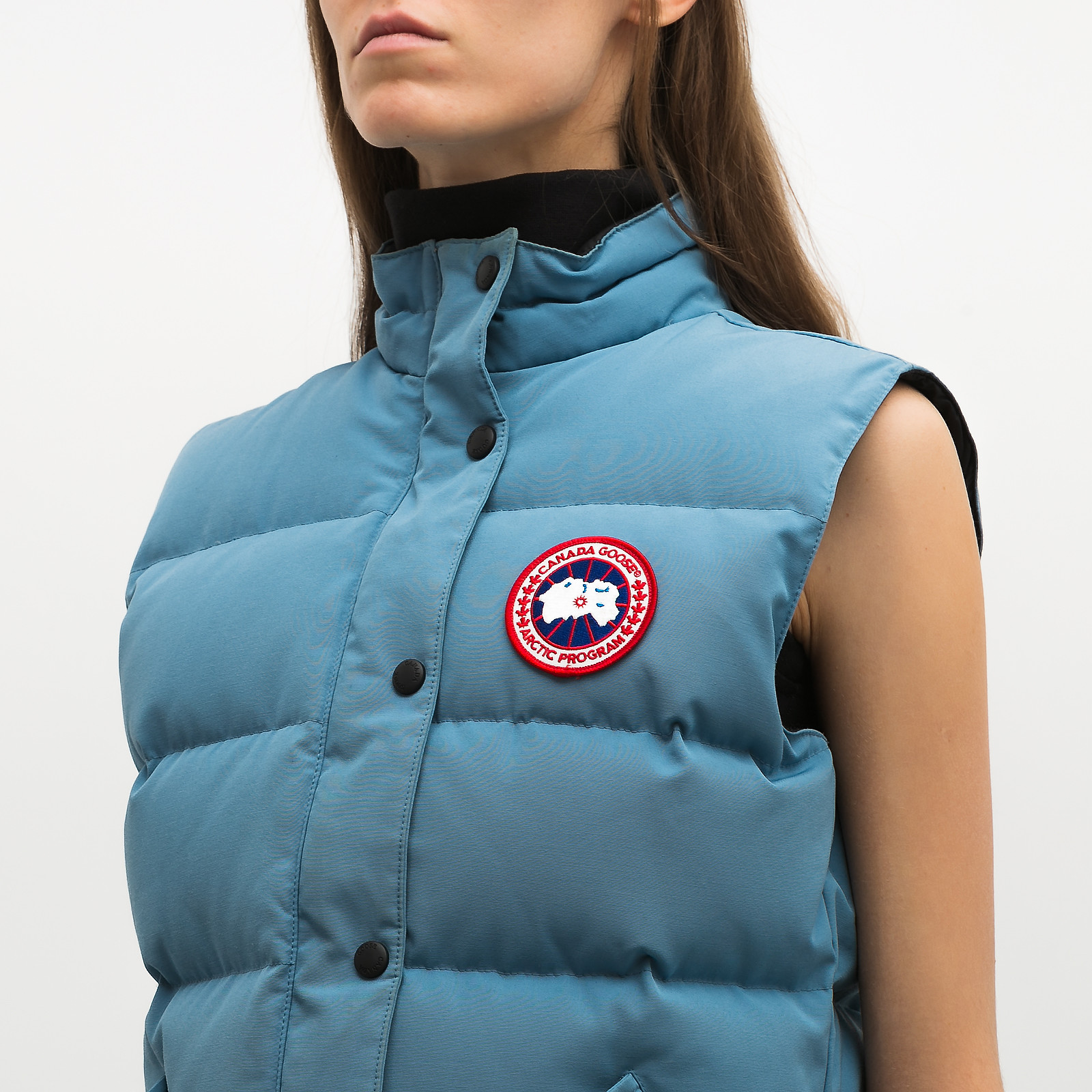 Жилет голубого цвета Canada Goose - фото из каталога магазина брендовой одежды Second Friend Store Жилет Canada Goose - купить оригинал в секонд-хенде SFS - 4