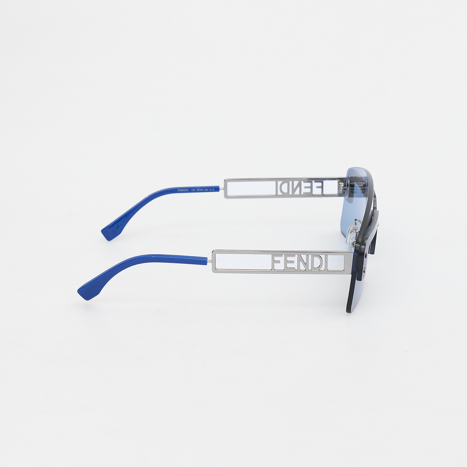 Очки синего цвета Fendi - фото из каталога магазина брендовой одежды Second Friend Store Очки Fendi - купить оригинал в секонд-хенде SFS - 3